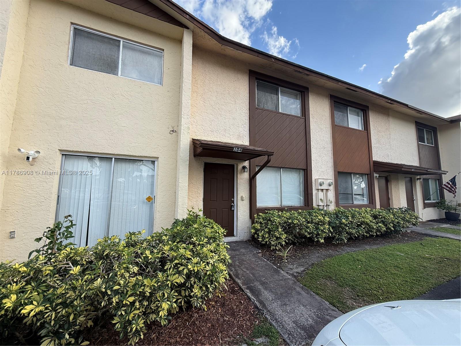 6627 Winfield Blvd 104-c Property Photo