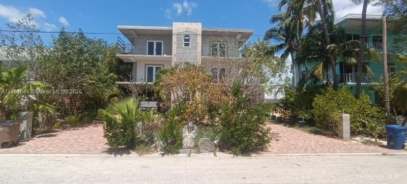 214 Hibiscus Ave Property Photo 1