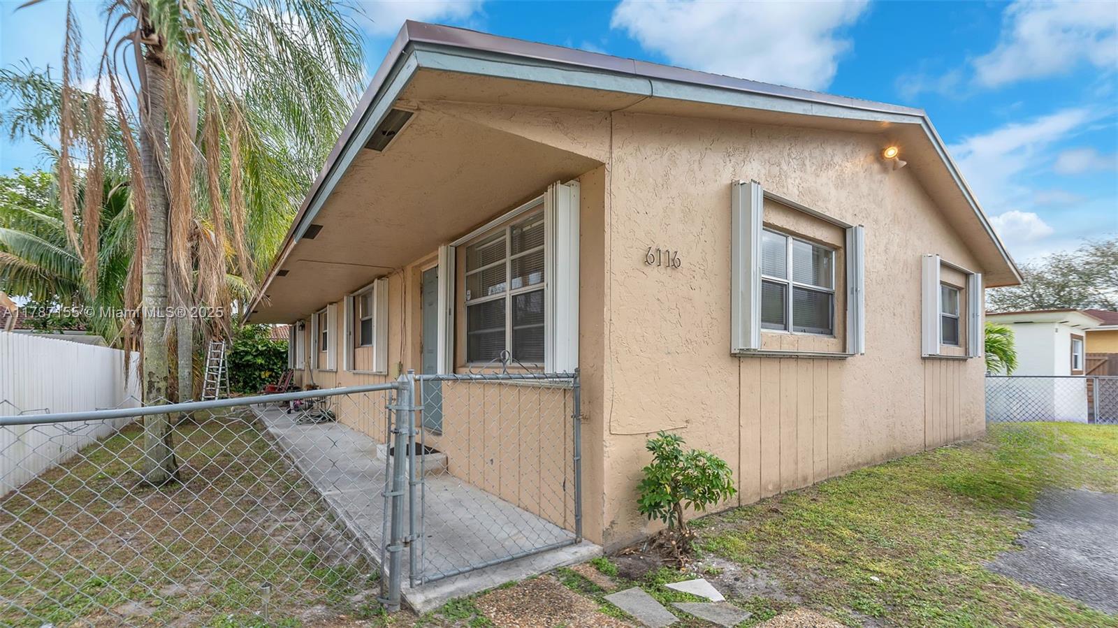 6116 Sw 39th St A Property Photo