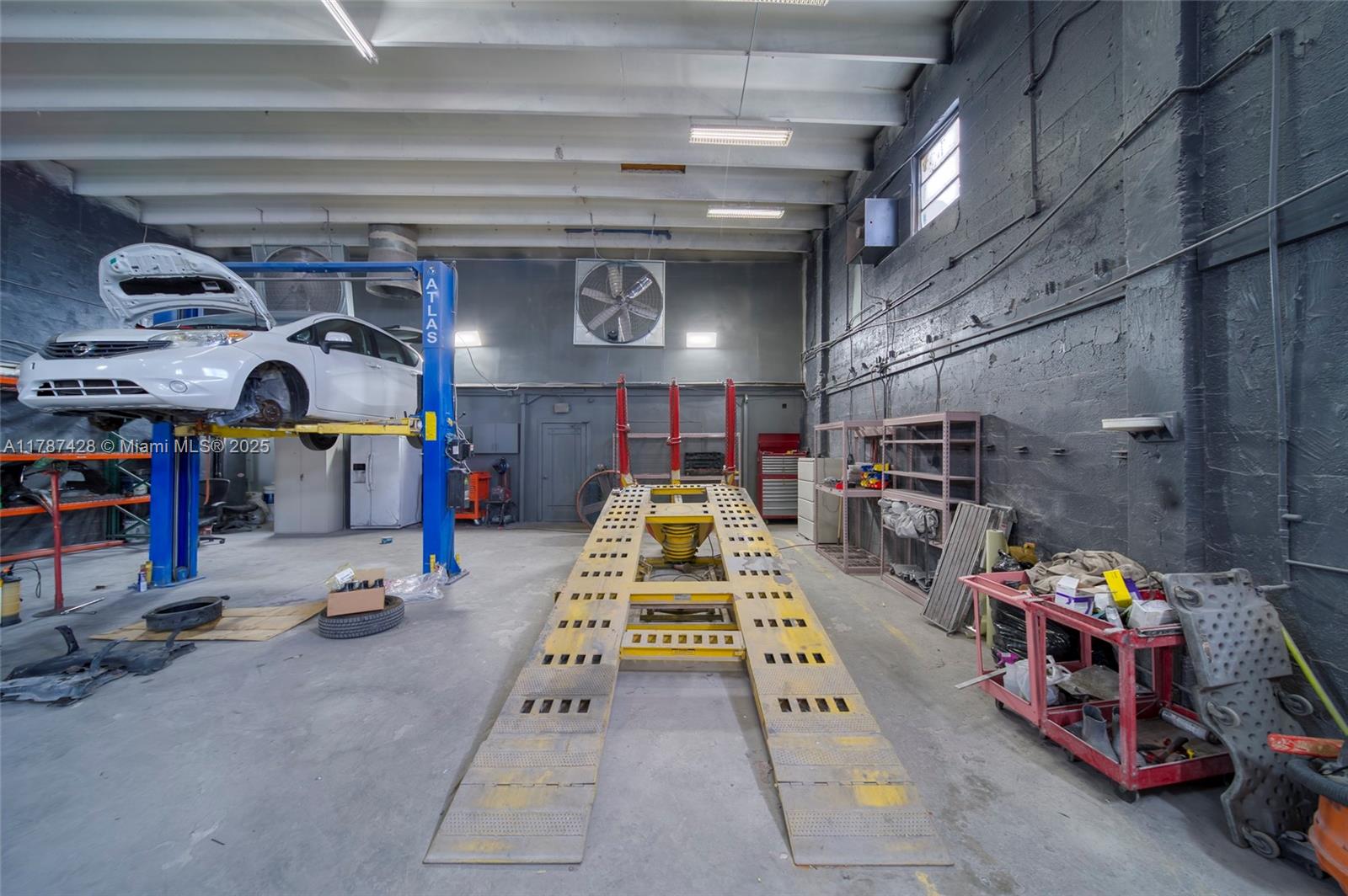 Body Repair Shop For Sale in Hialeah Property Photo 1