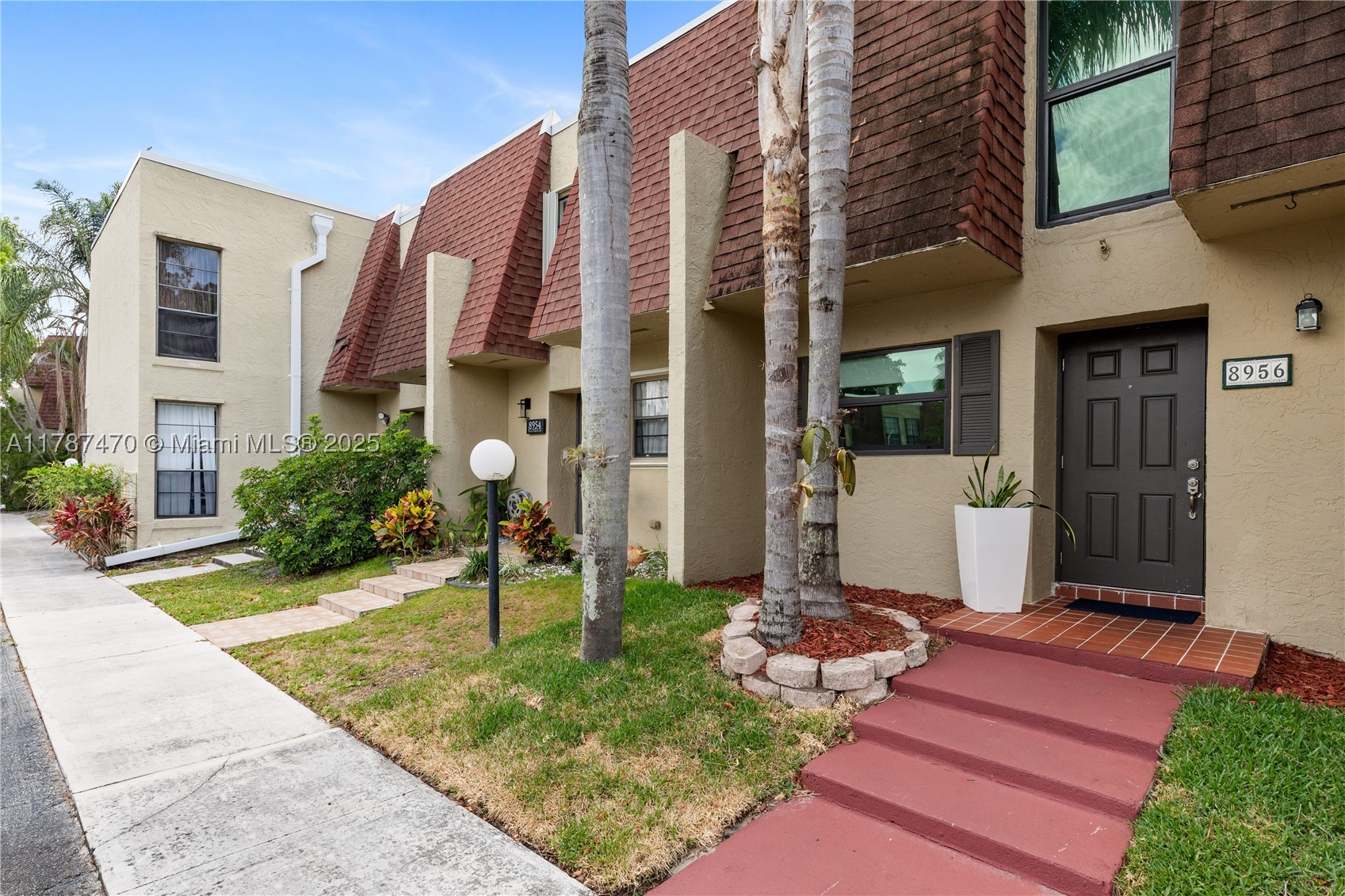 8956 Palm Tree Ln 8956 Property Photo 7