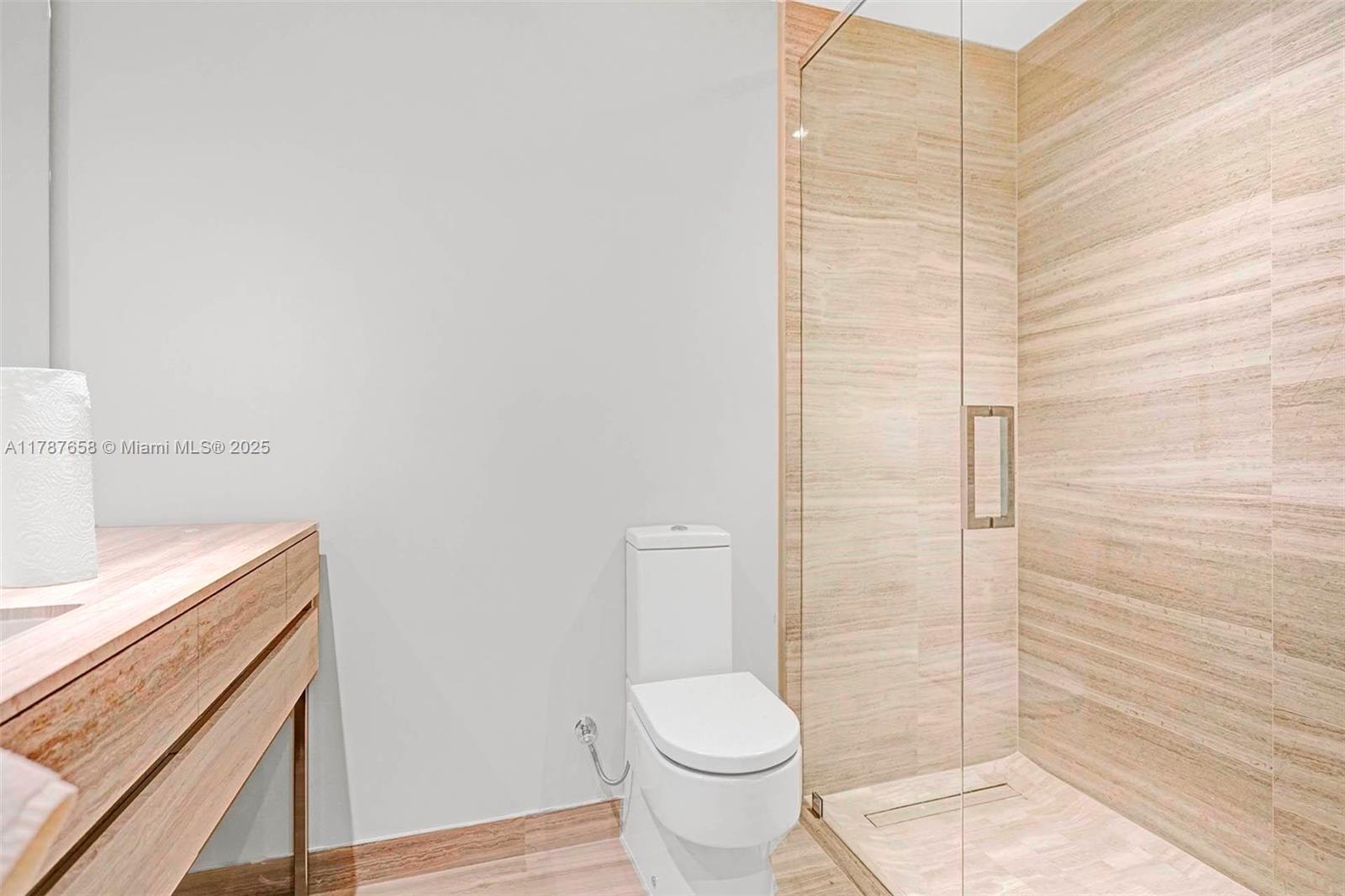 18975 Collins Ave Cabana # 8 Property Photo 6