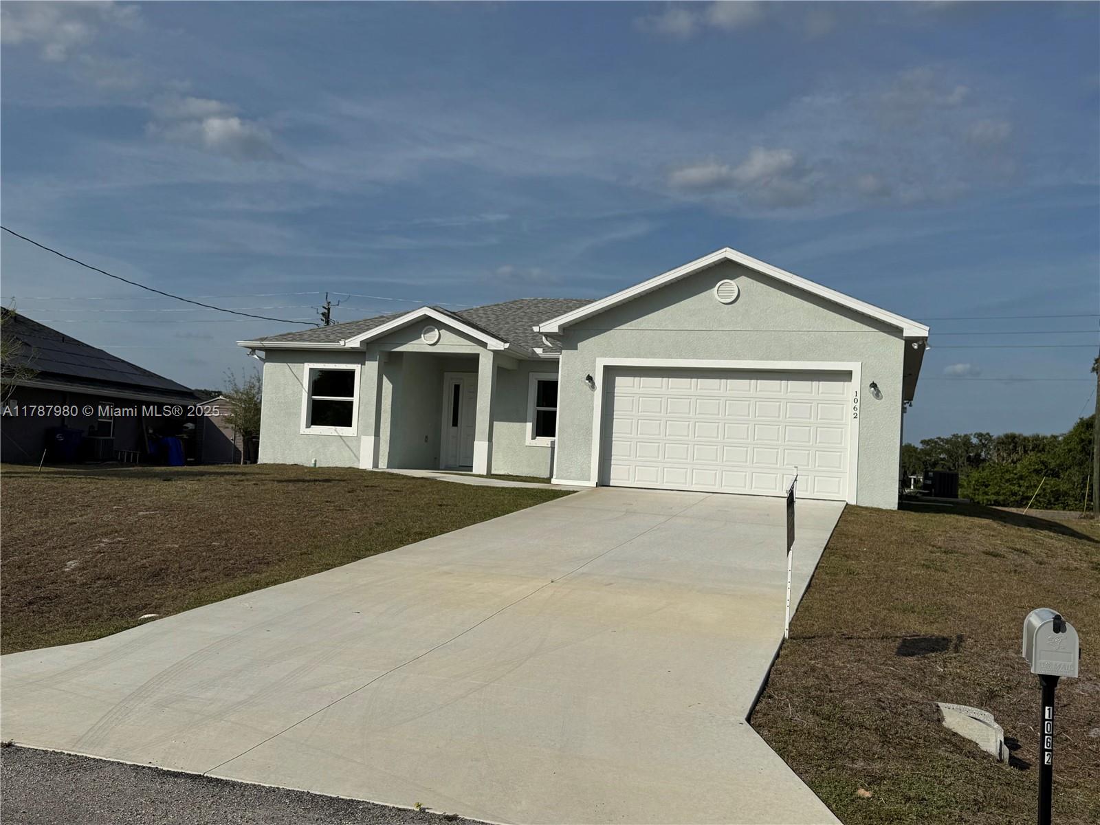 1062 Jay Ct Property Photo