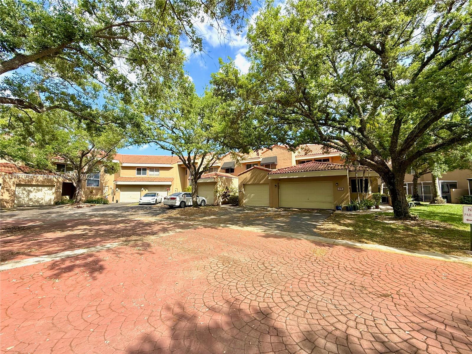 580 N University Dr Property Photo