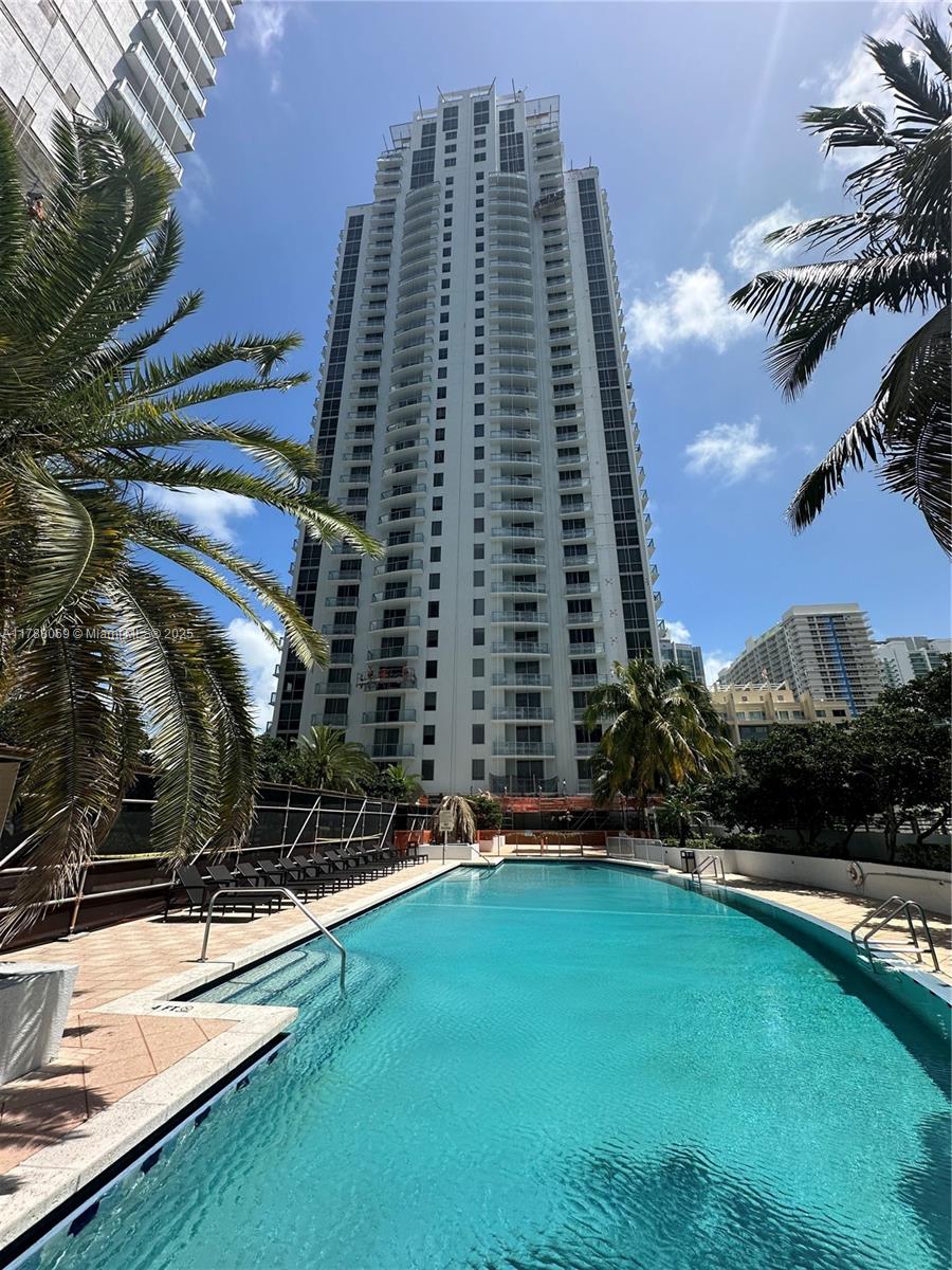 1060 Brickell Ave 2007 Property Photo