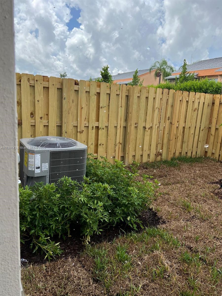 1676 Se 26th Ter Property Photo 10