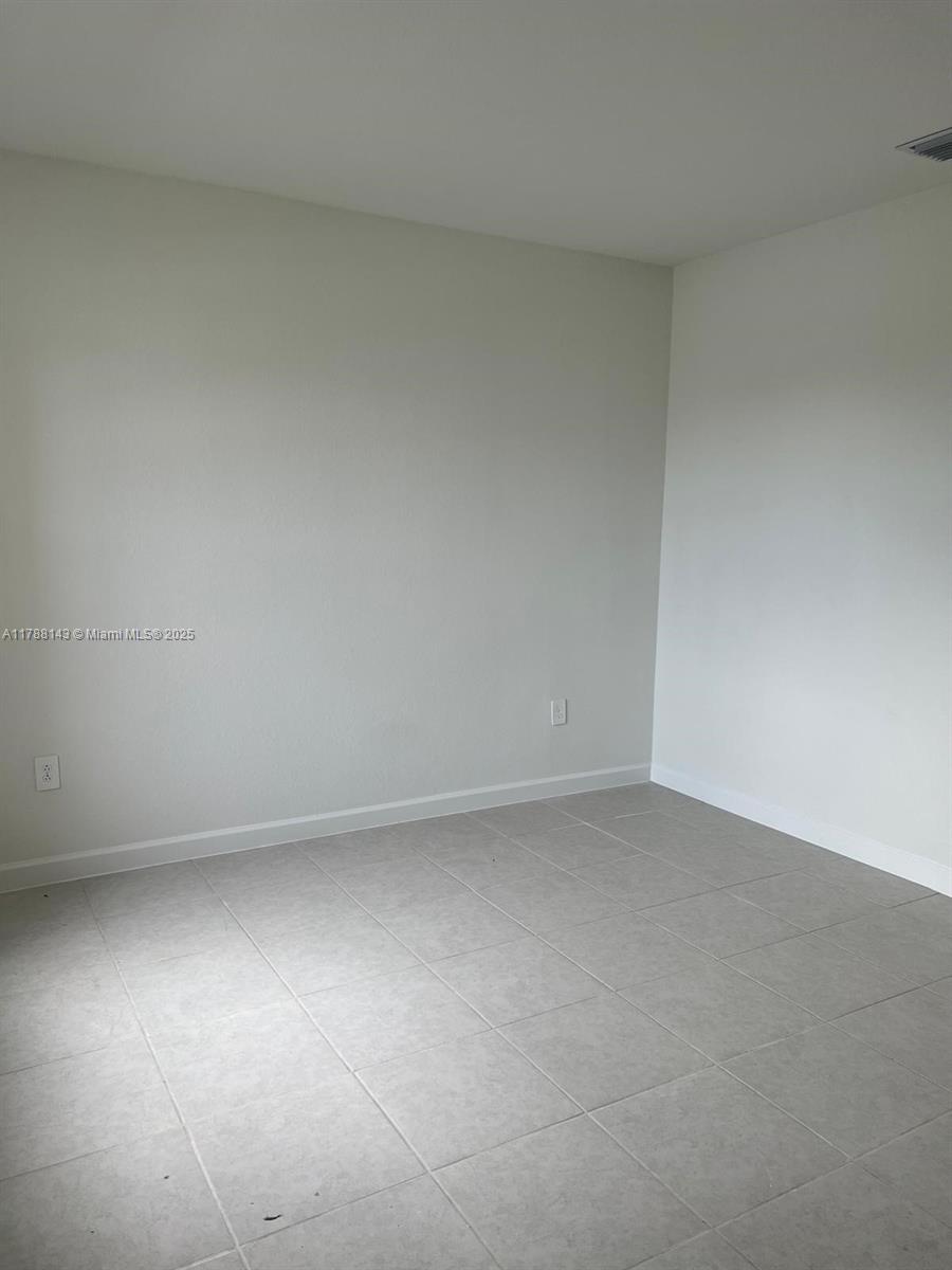 1676 Se 26th Ter Property Photo 23