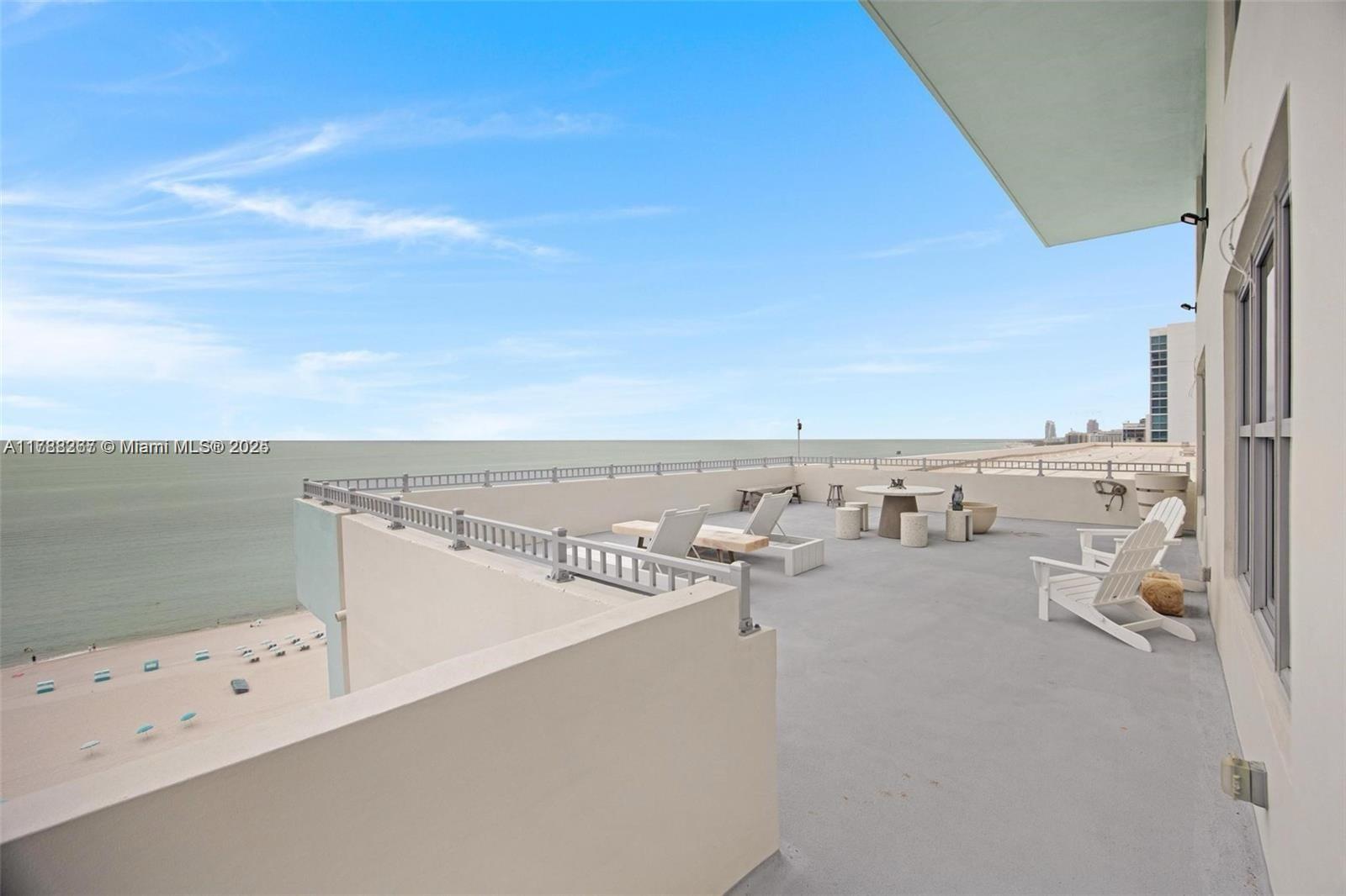 2899 Collins Ave Property Photo 1