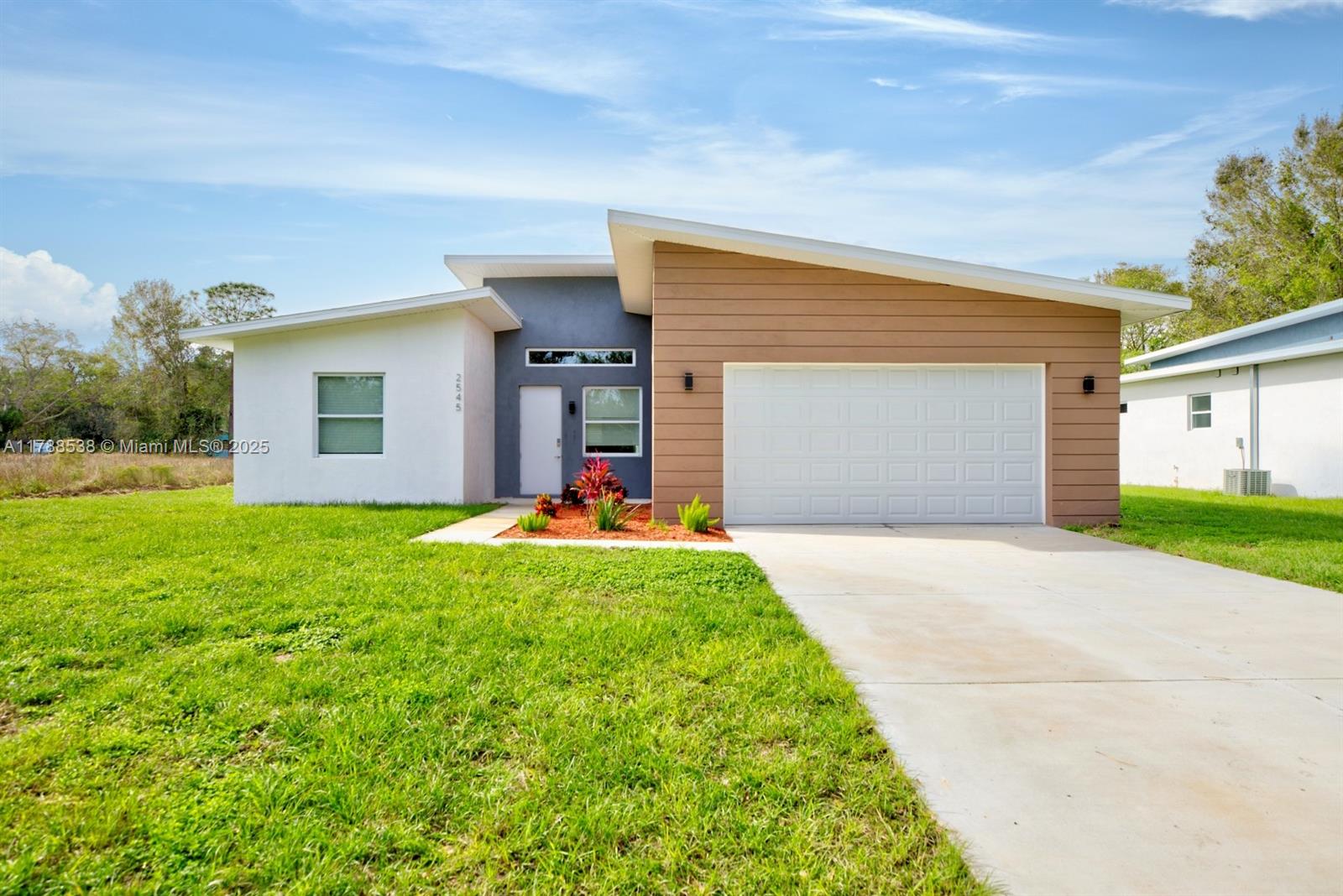2542 N Odessa Rd