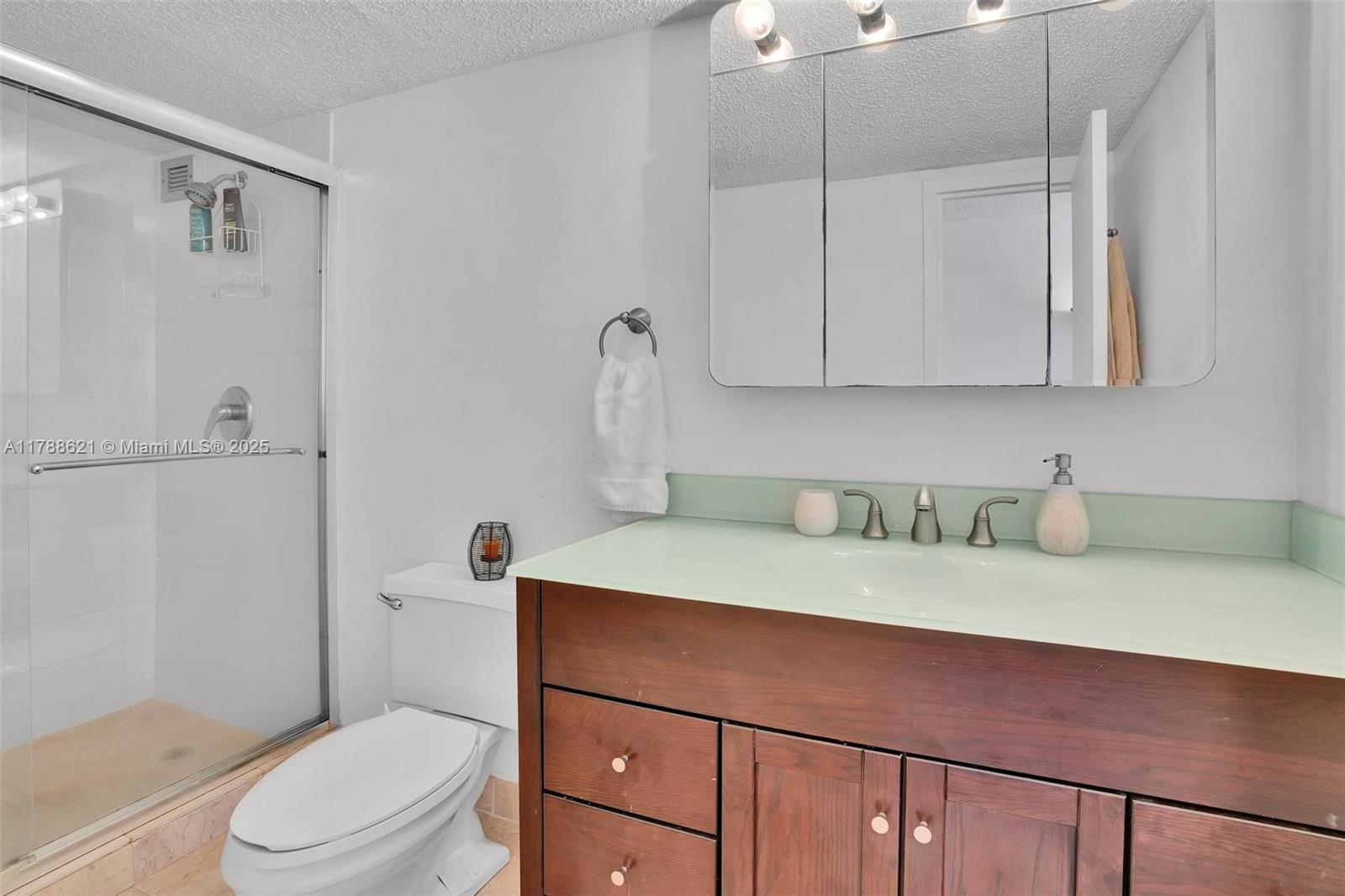 600 Parkview Dr 422(+den) Property Photo 6