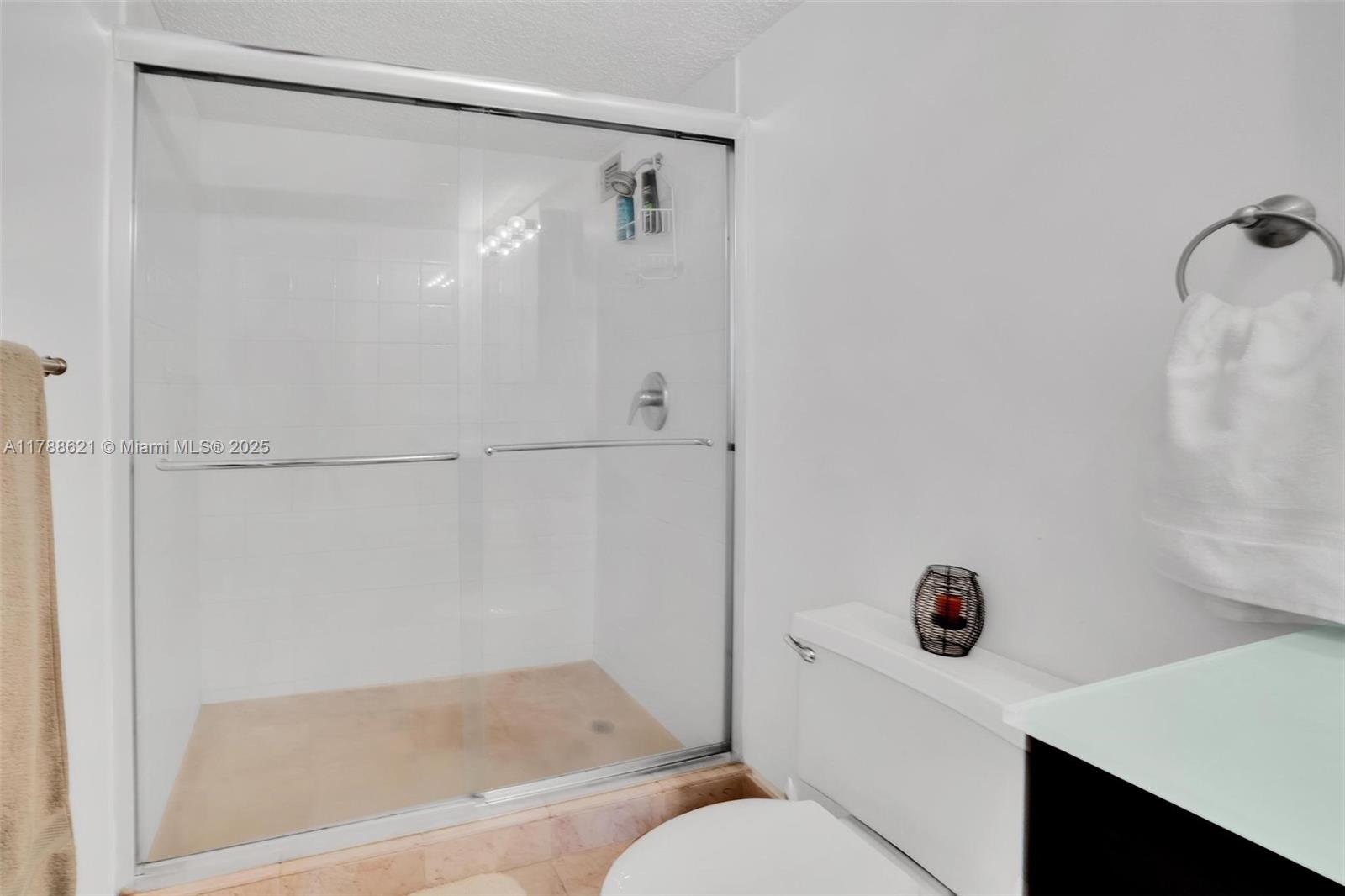 600 Parkview Dr 422(+den) Property Photo 14