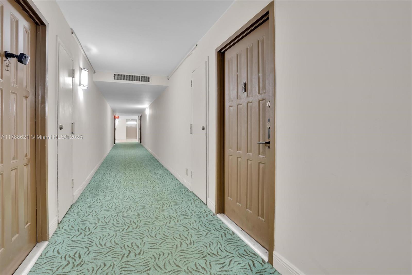 600 Parkview Dr 422(+den) Property Photo 32