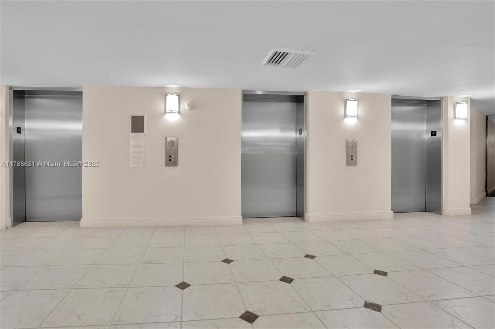 600 Parkview Dr 422(+den) Property Photo 35