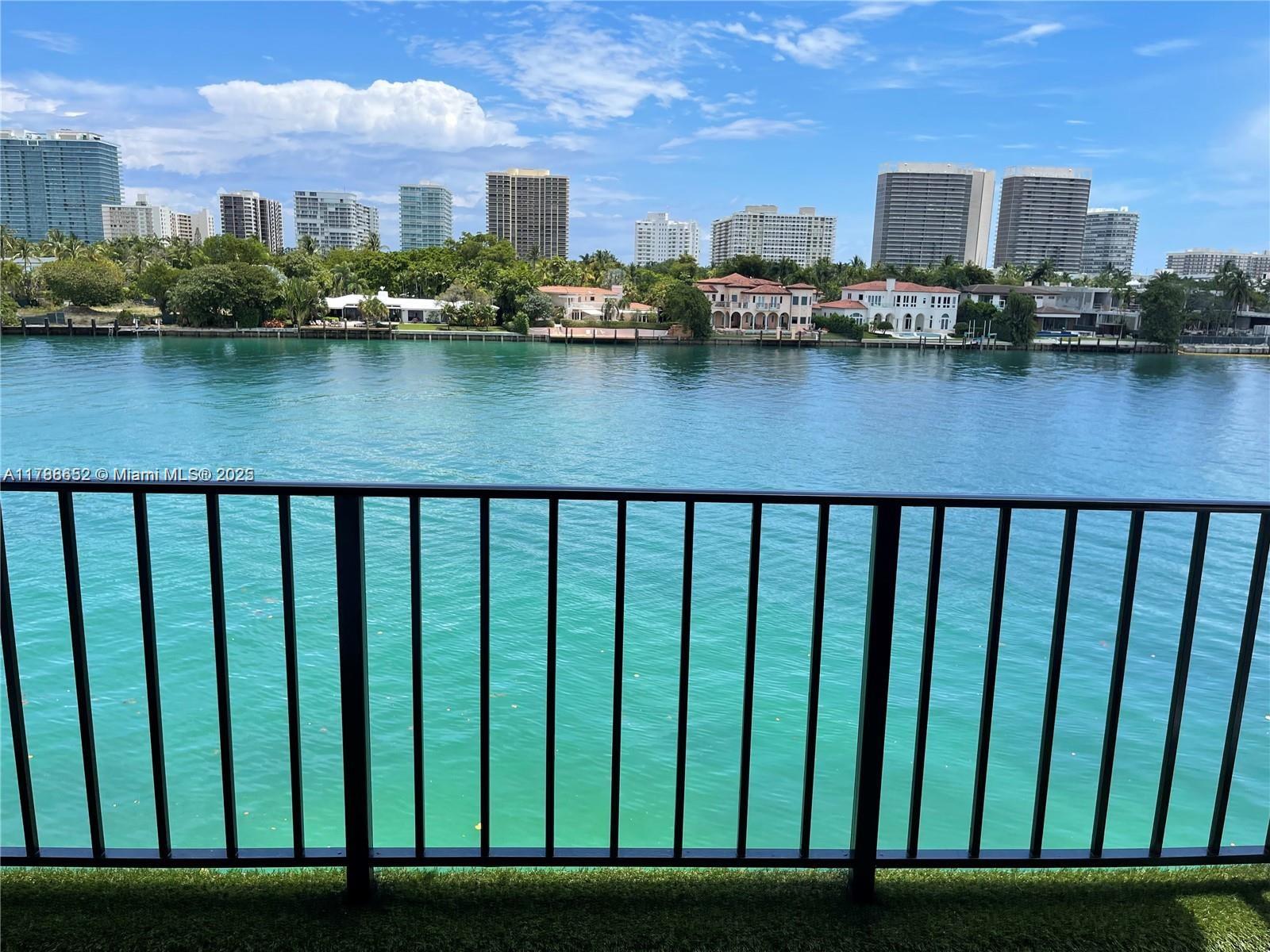 10101 E Bay Harbor Dr 405 Property Photo