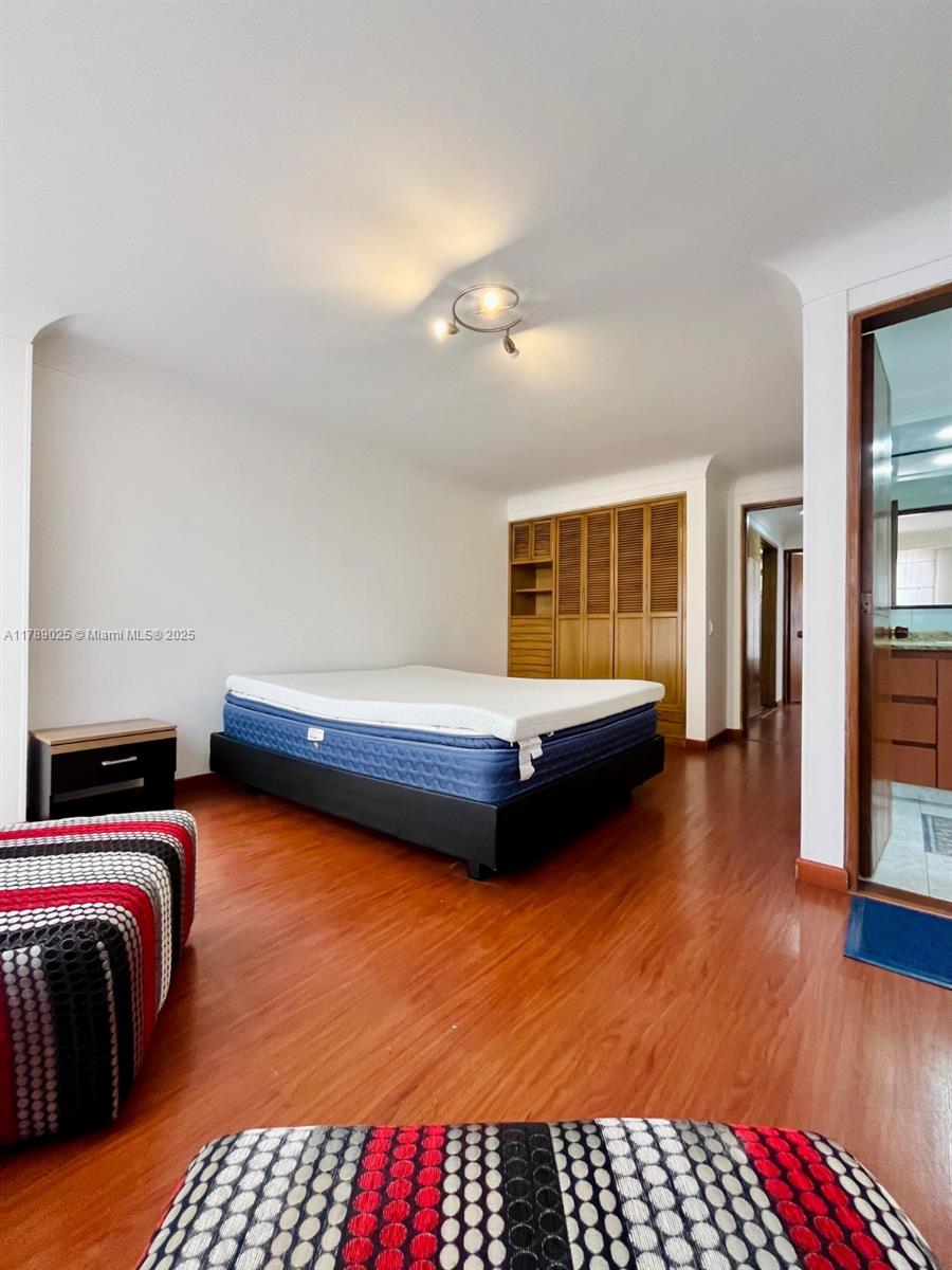 Carrera 12 90-41 602 Property Photo 8