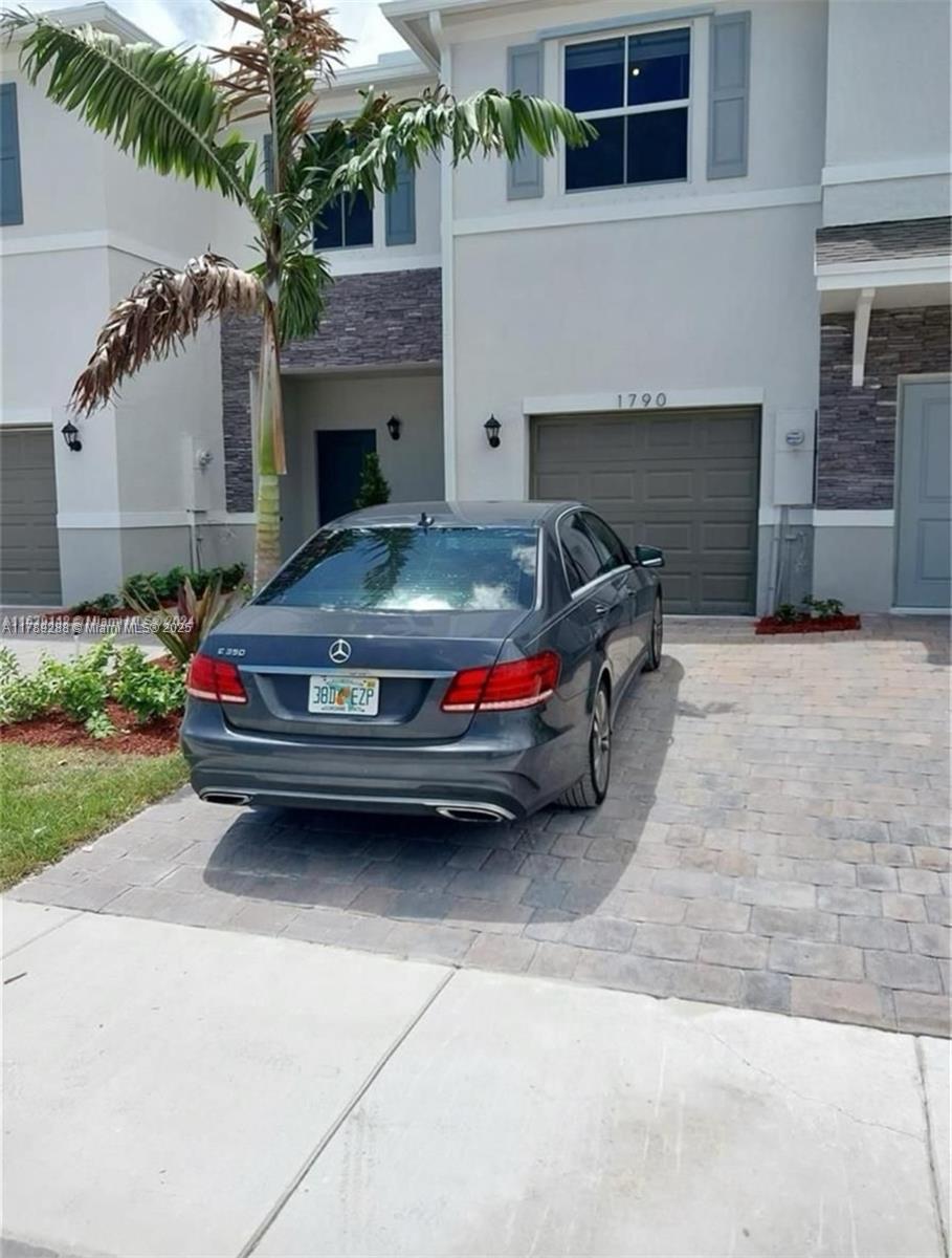 1790 Se 7th Ter Property Photo 2