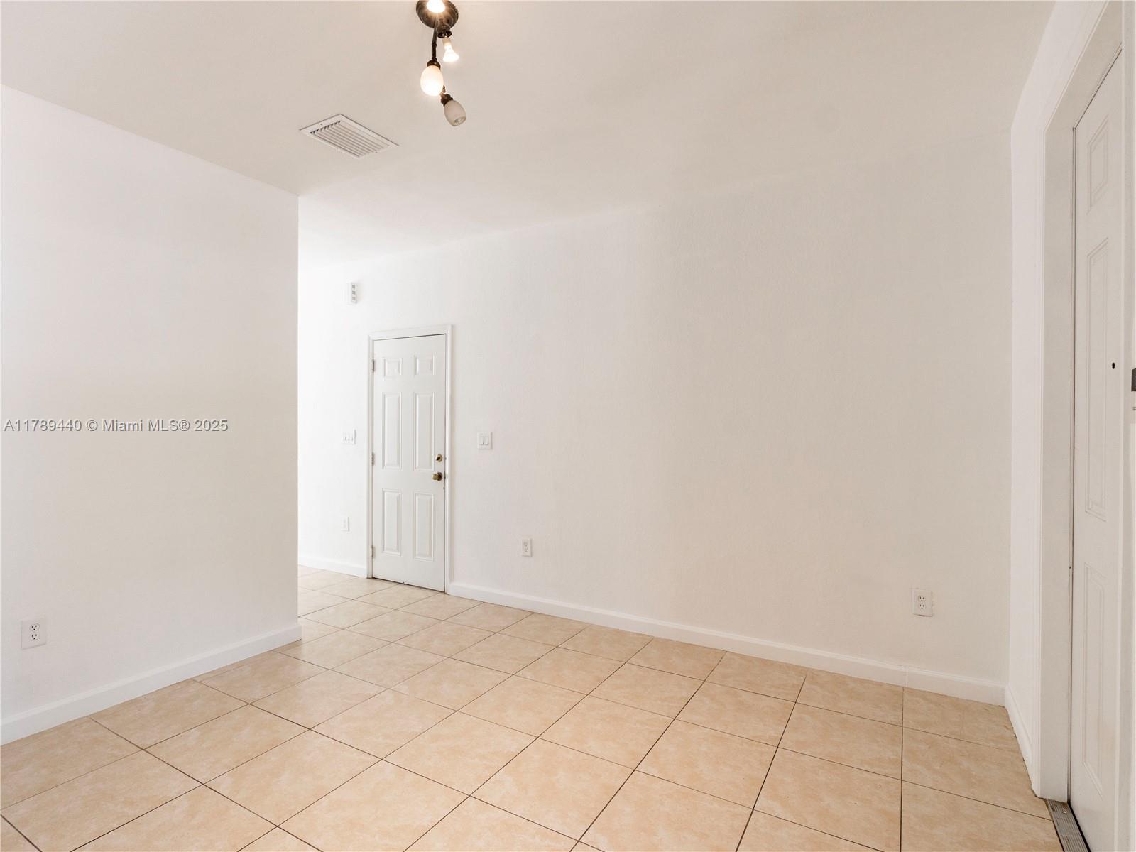 11382 Sw 236th St Property Photo 6