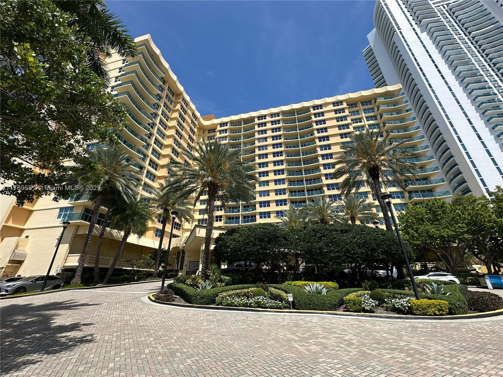 2501 S Ocean Dr Property Photo 1