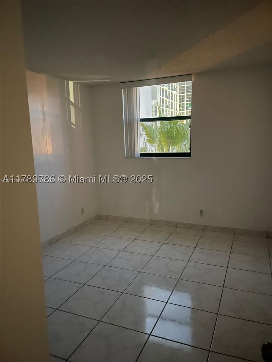 546 Sw 1st St 611 Property Photo 8