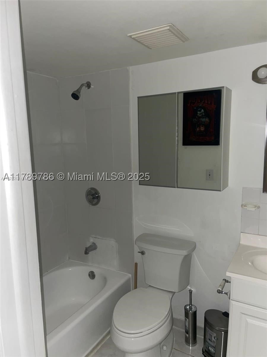 546 Sw 1st St 611 Property Photo 9