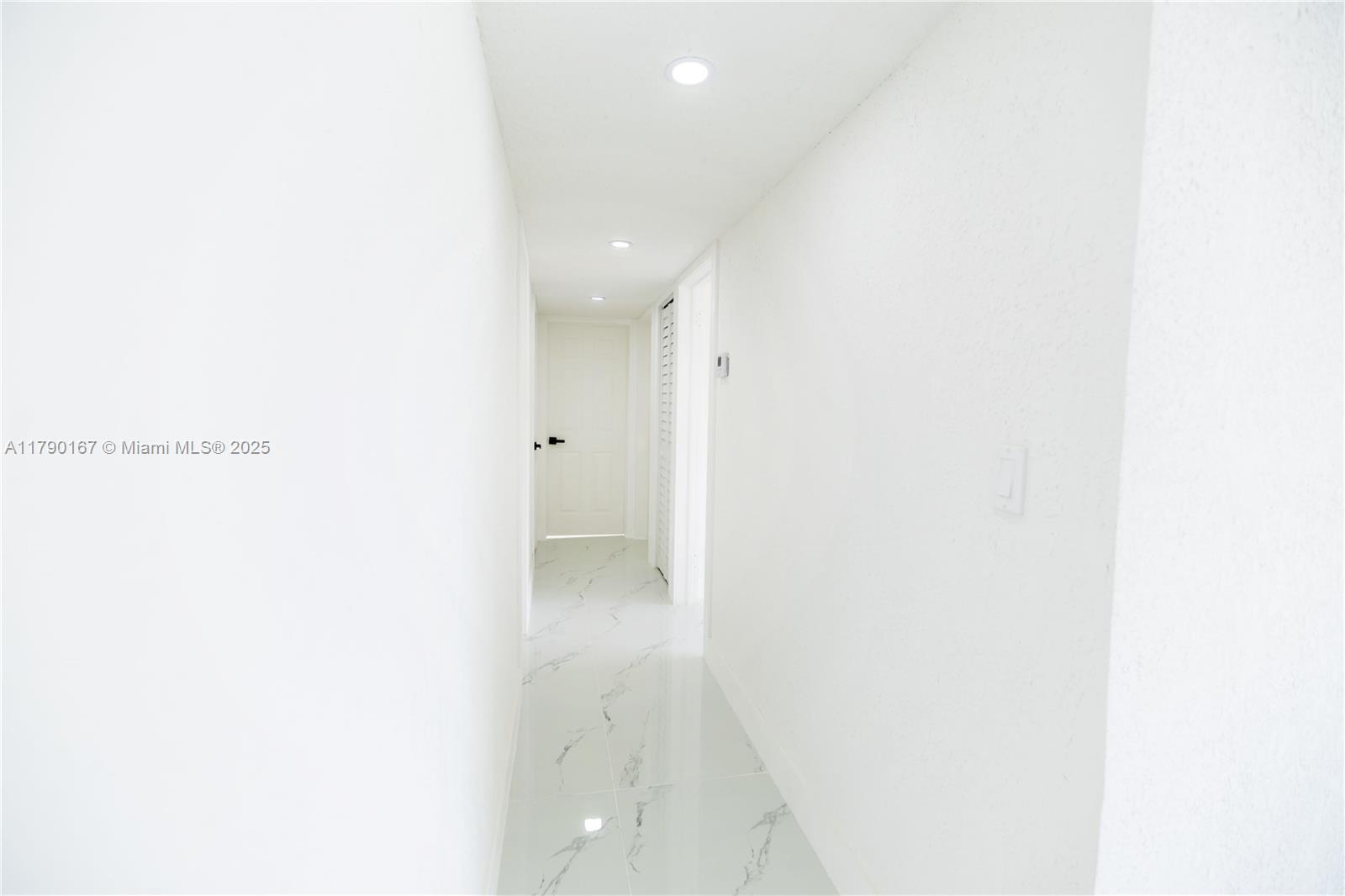 1625 Nw 9th Ct Property Photo 8