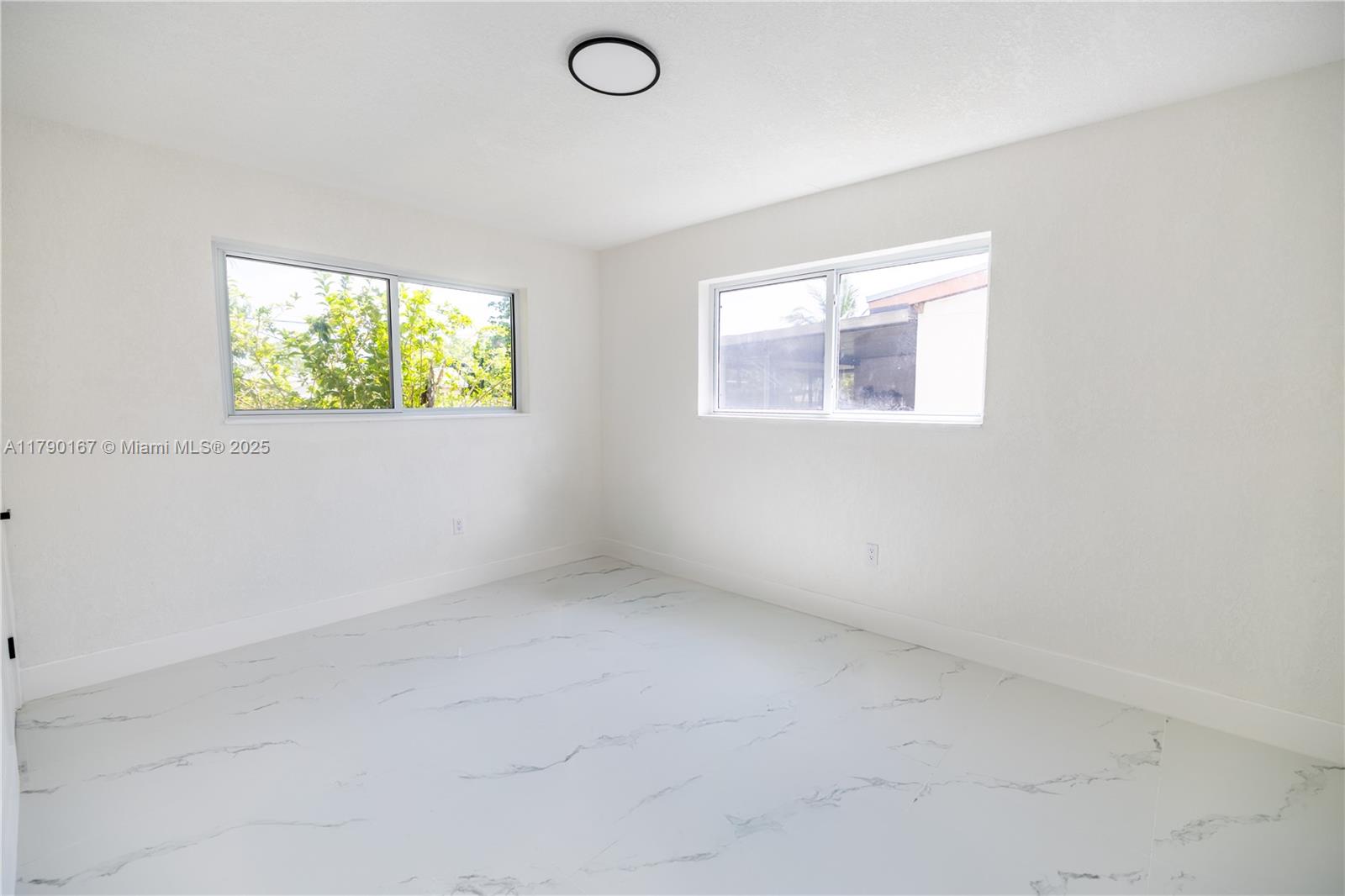 1625 Nw 9th Ct Property Photo 9