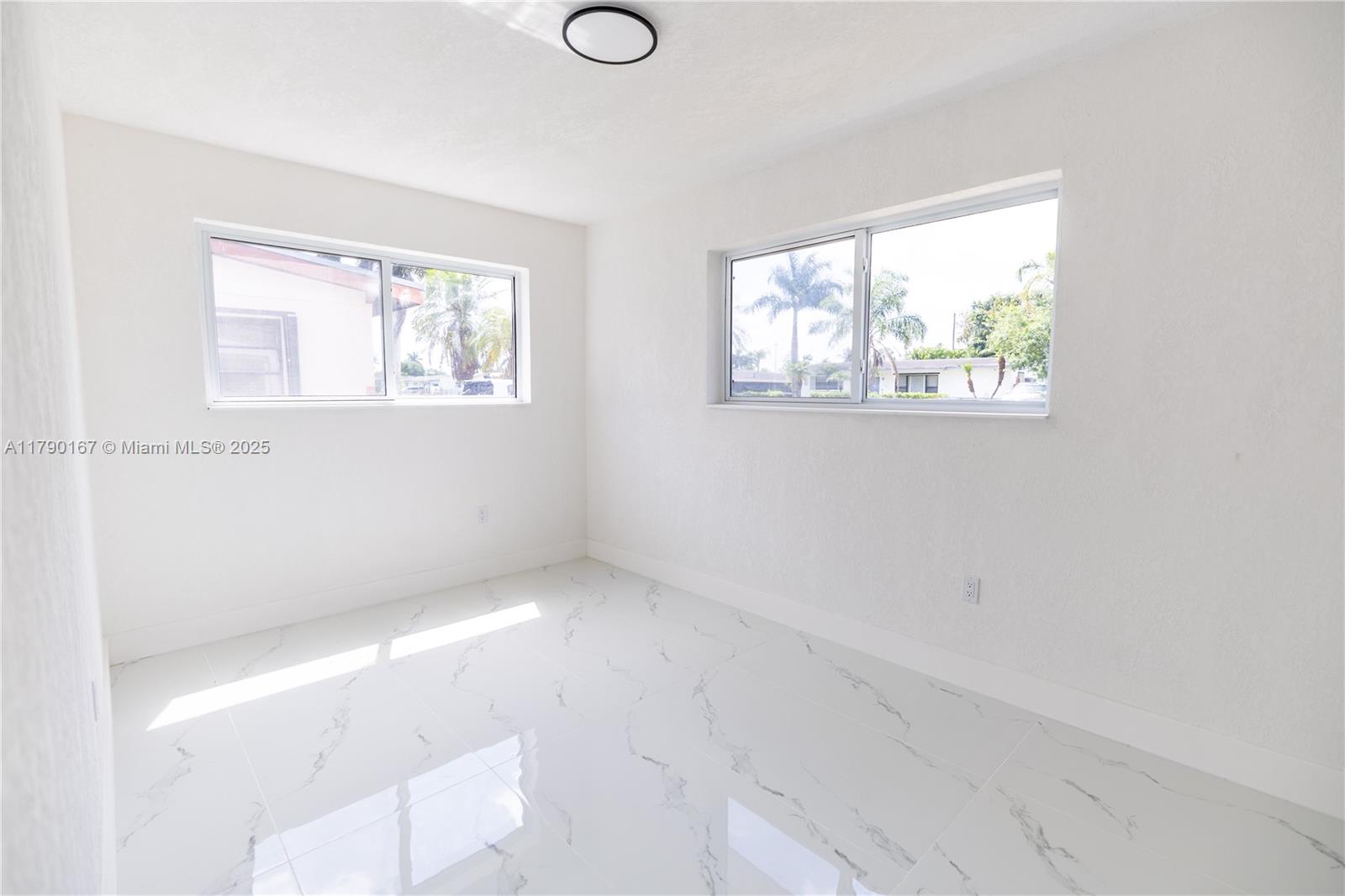 1625 Nw 9th Ct Property Photo 12
