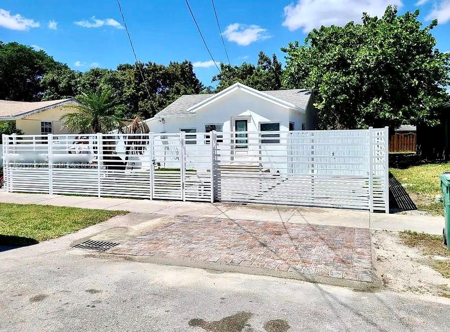 1945 Nw 51 St Ter Property Photo 2