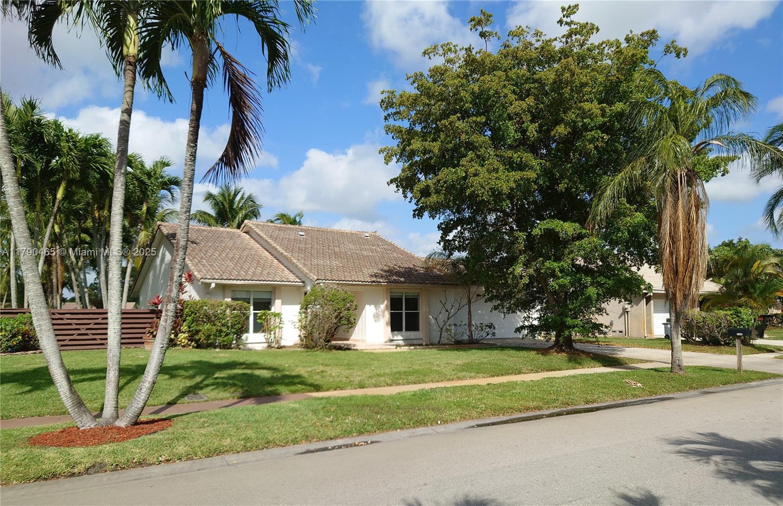 21367 Chinaberry Dr - Property Photo