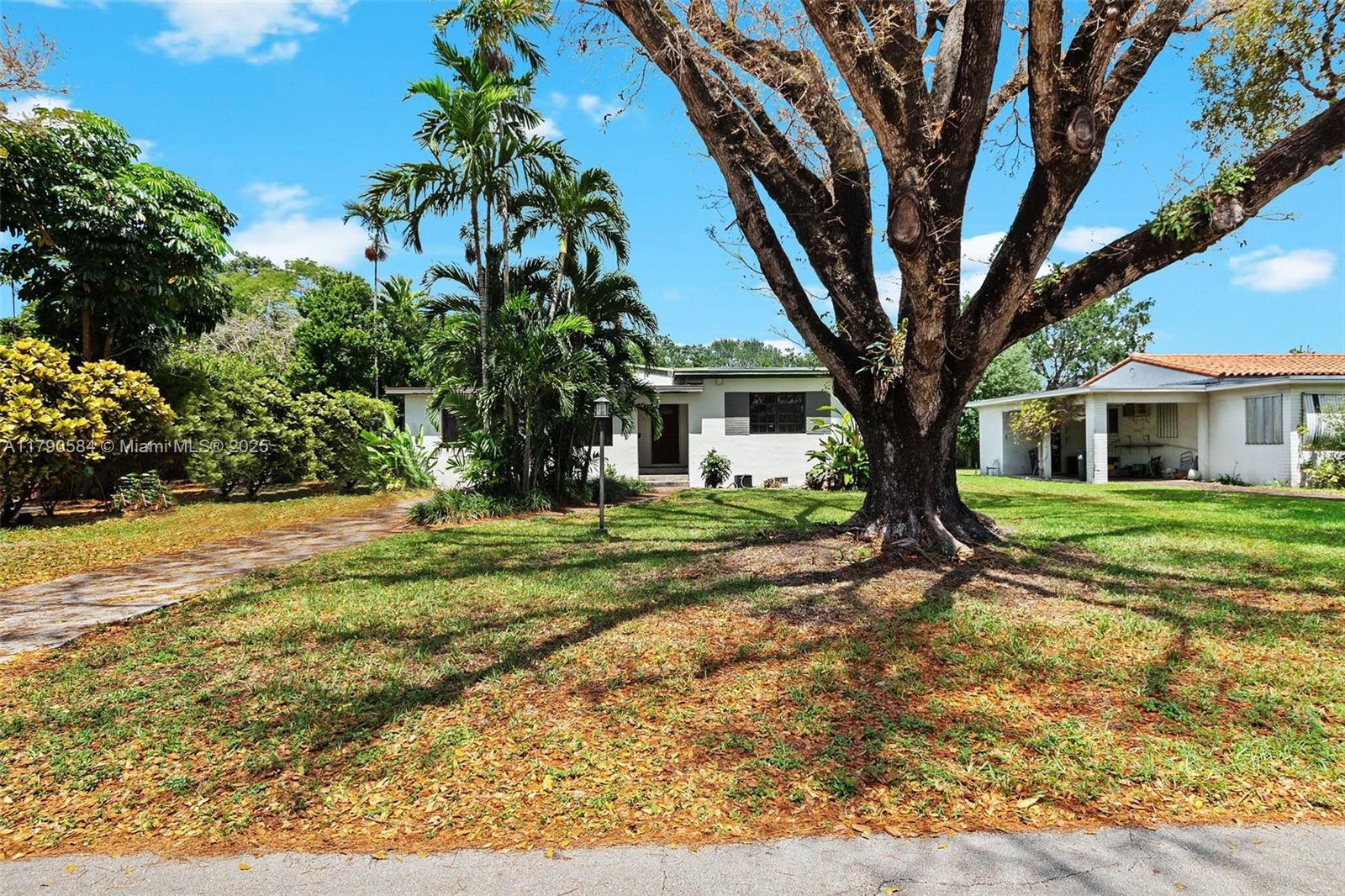 621 Oriole Ave Property Photo