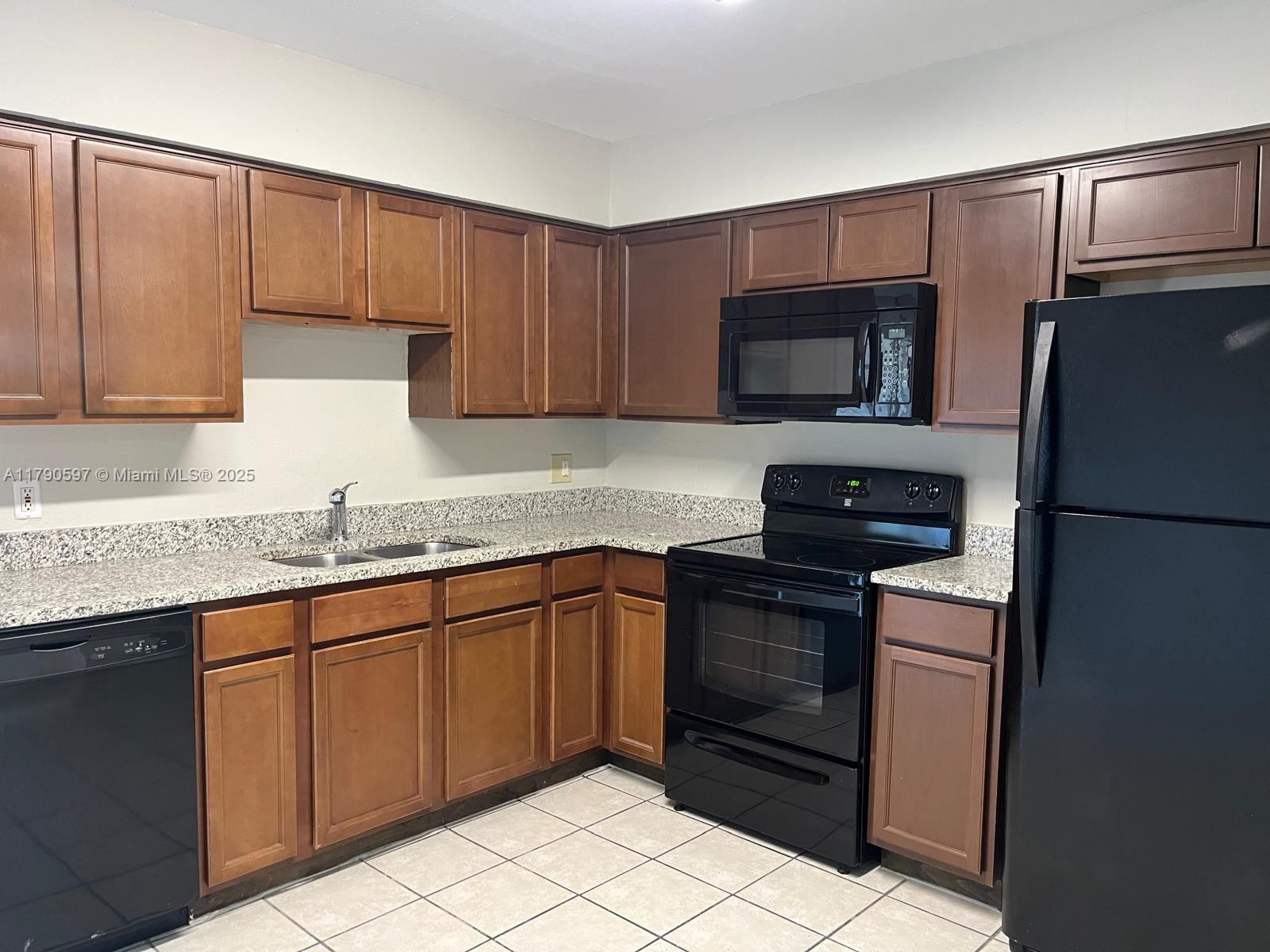4002 Dolomite A Property Photo 4