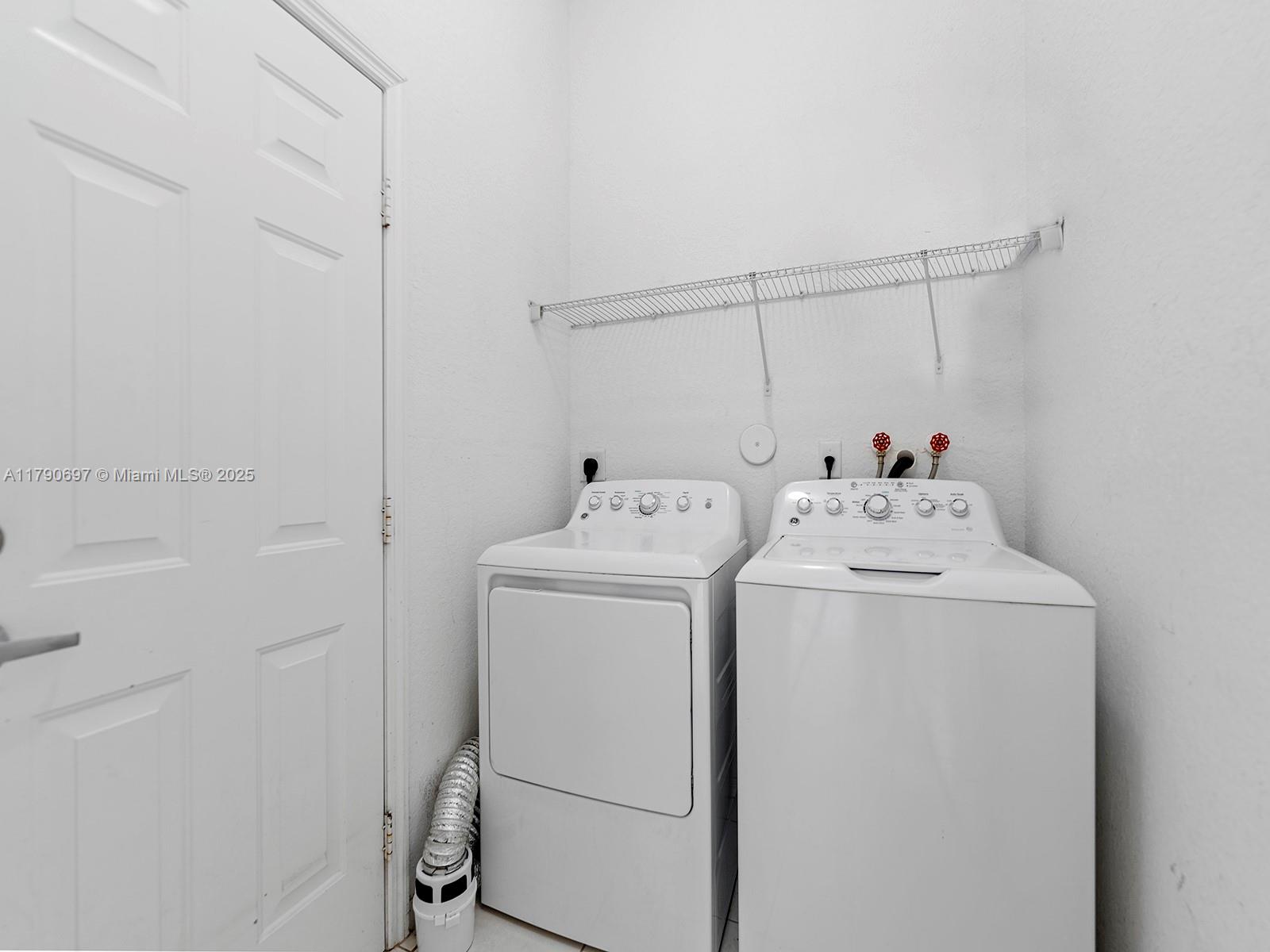 2352 Se 21st St Property Photo 8