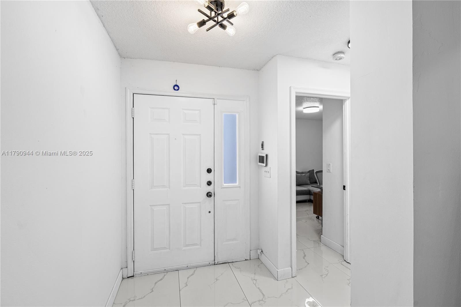 2215 Se 7th Pl Property Photo 3