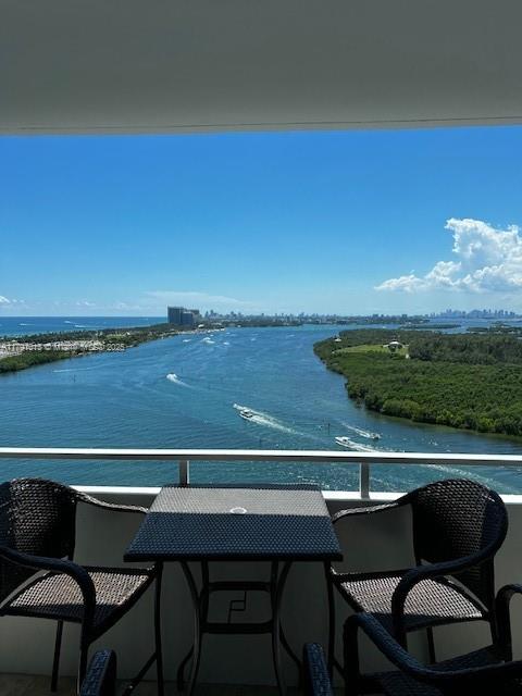 500 Bayview Dr Ph-18 Property Photo