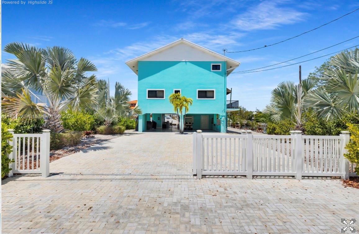 26 Corrine Pl Property Photo 3