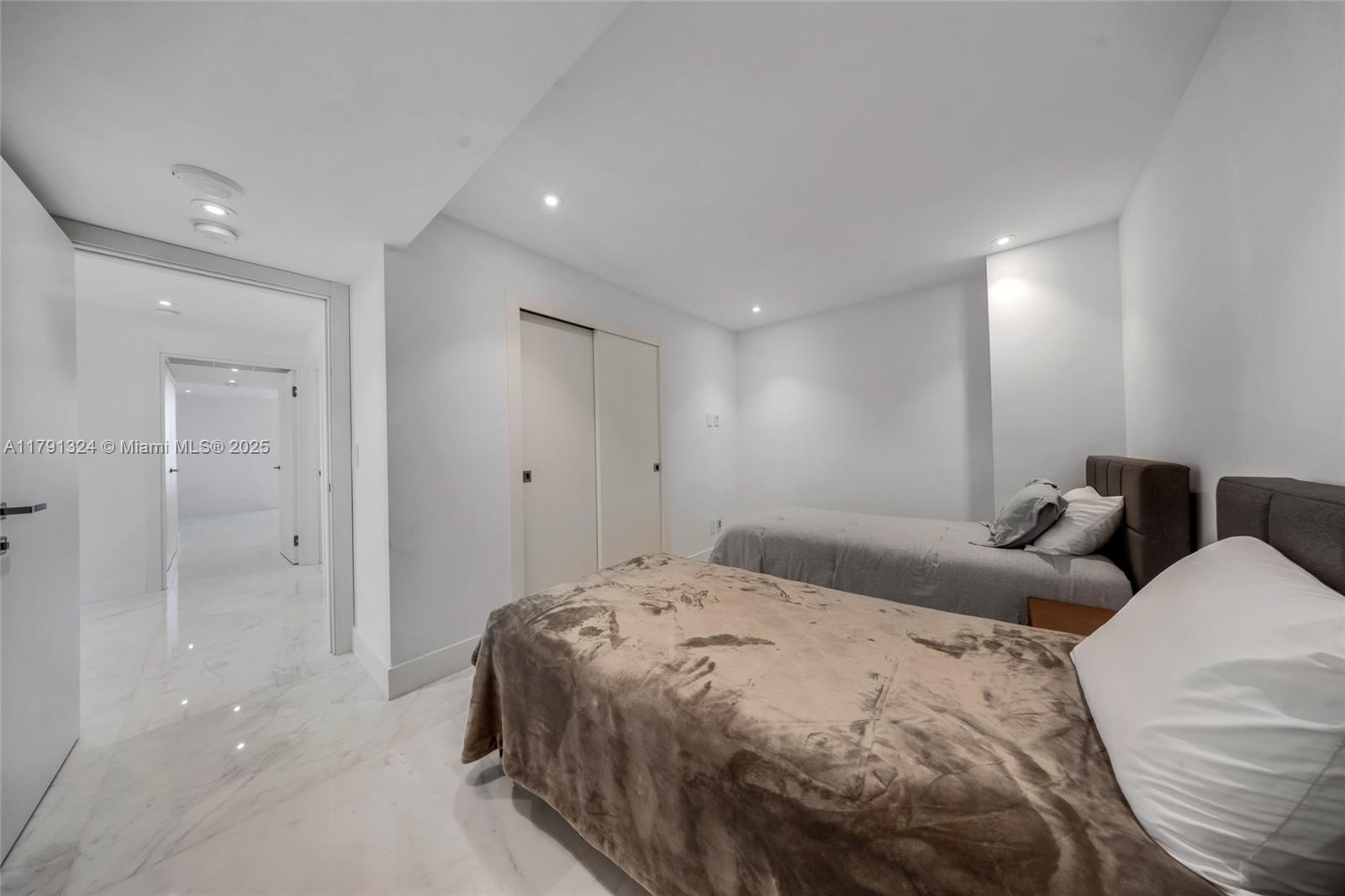 9801 Collins Ave 17r Property Photo 18