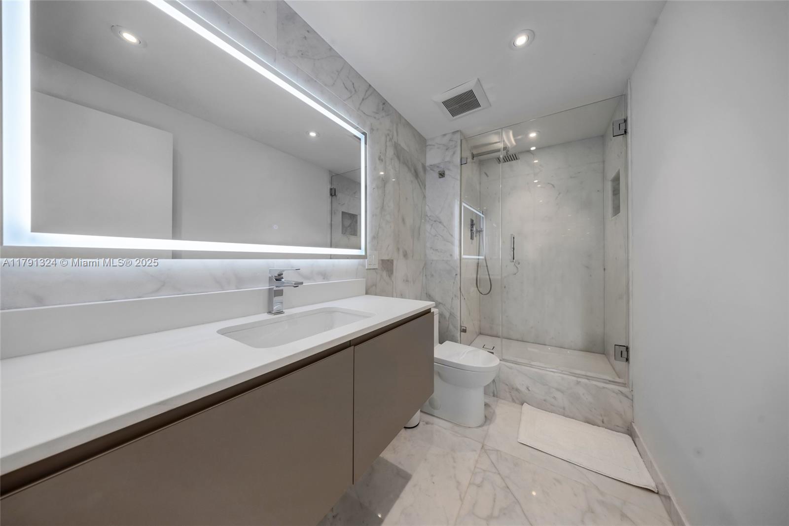 9801 Collins Ave 17r Property Photo 19