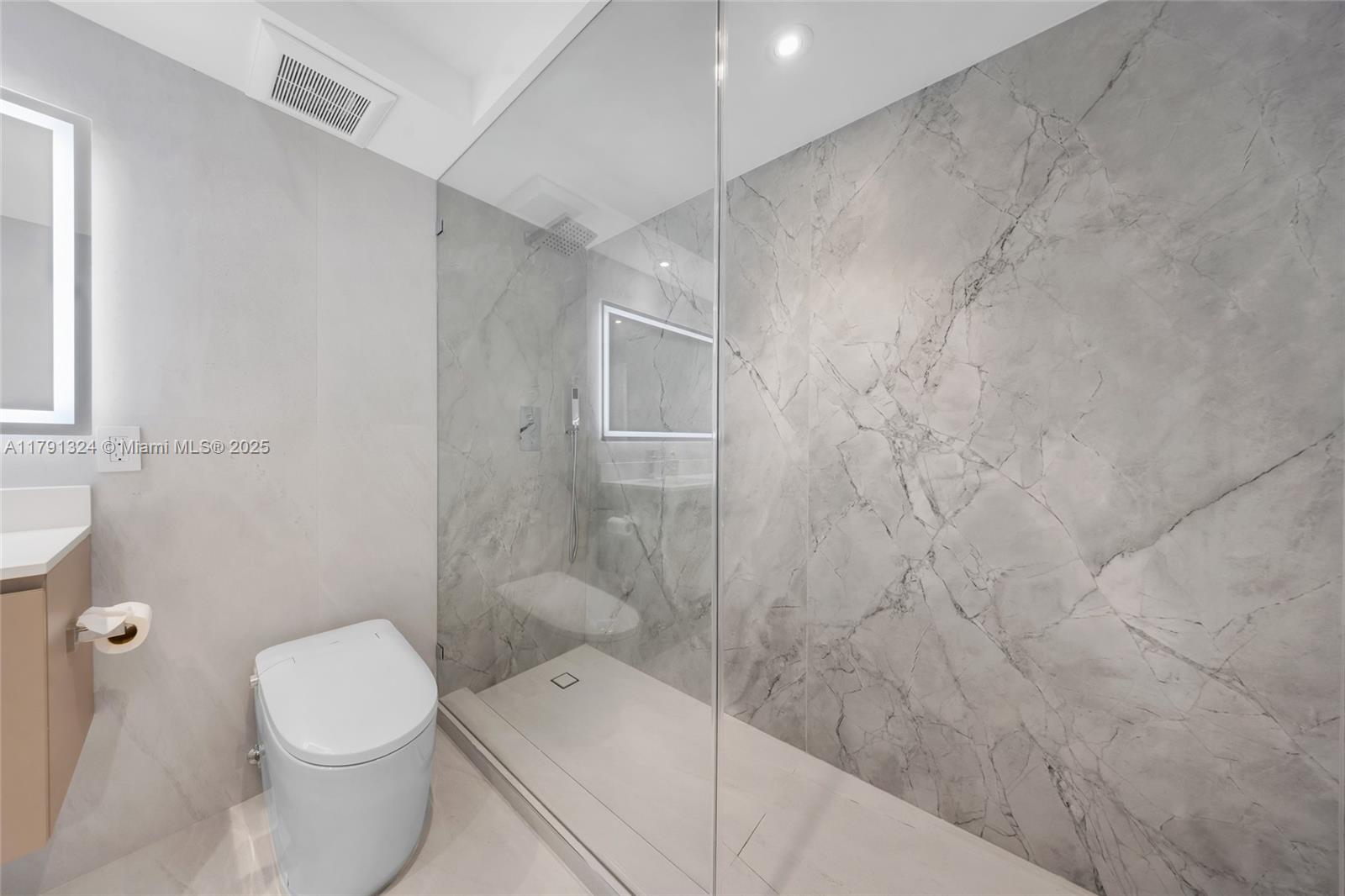 9801 Collins Ave 17r Property Photo 27