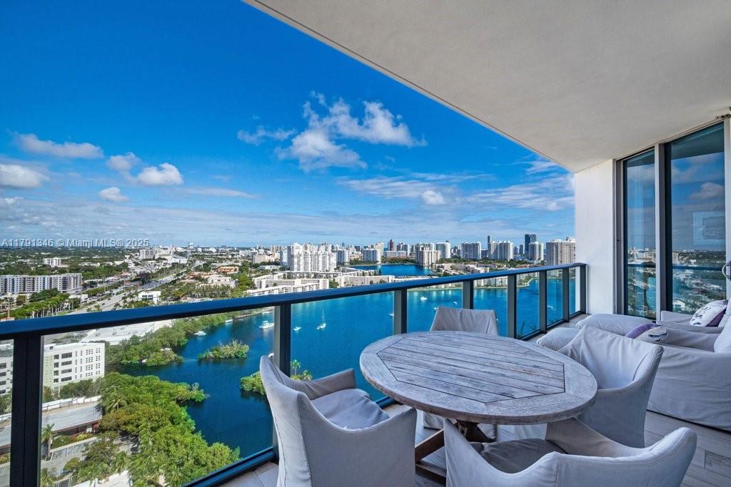 17301 BISCAYNE BLVD PH6 Property Photo 1