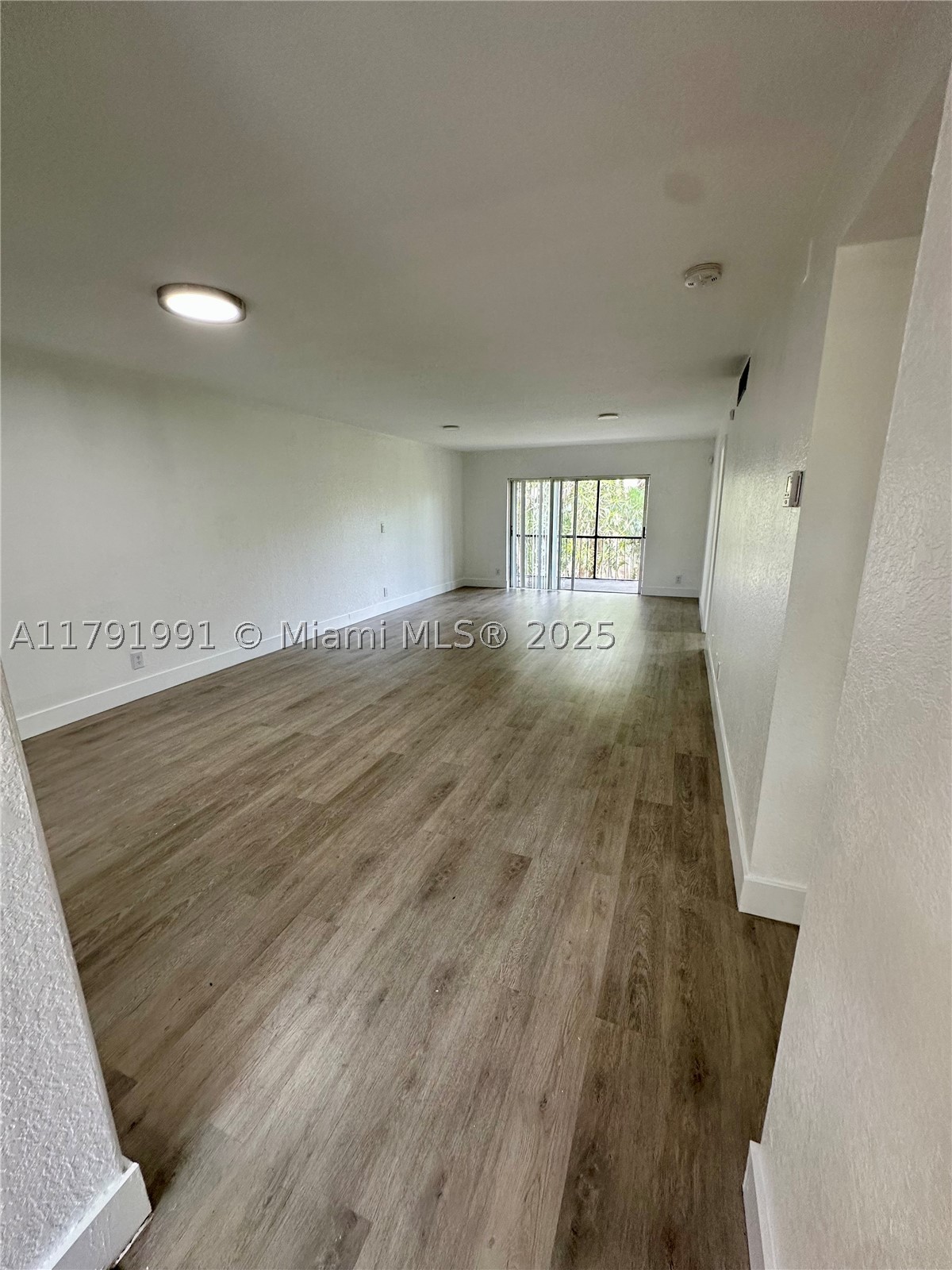 6201 N Falls Cir Dr 212 Property Photo 7
