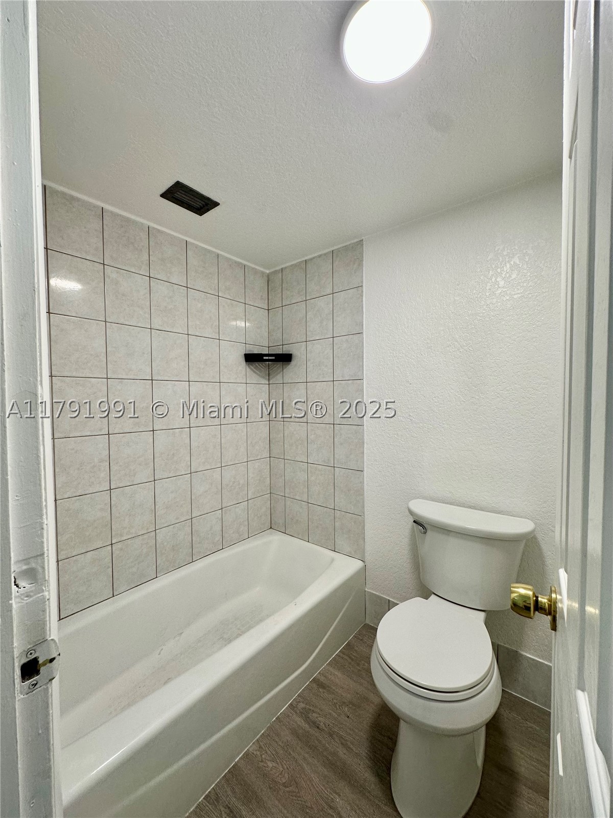 6201 N Falls Cir Dr 212 Property Photo 12