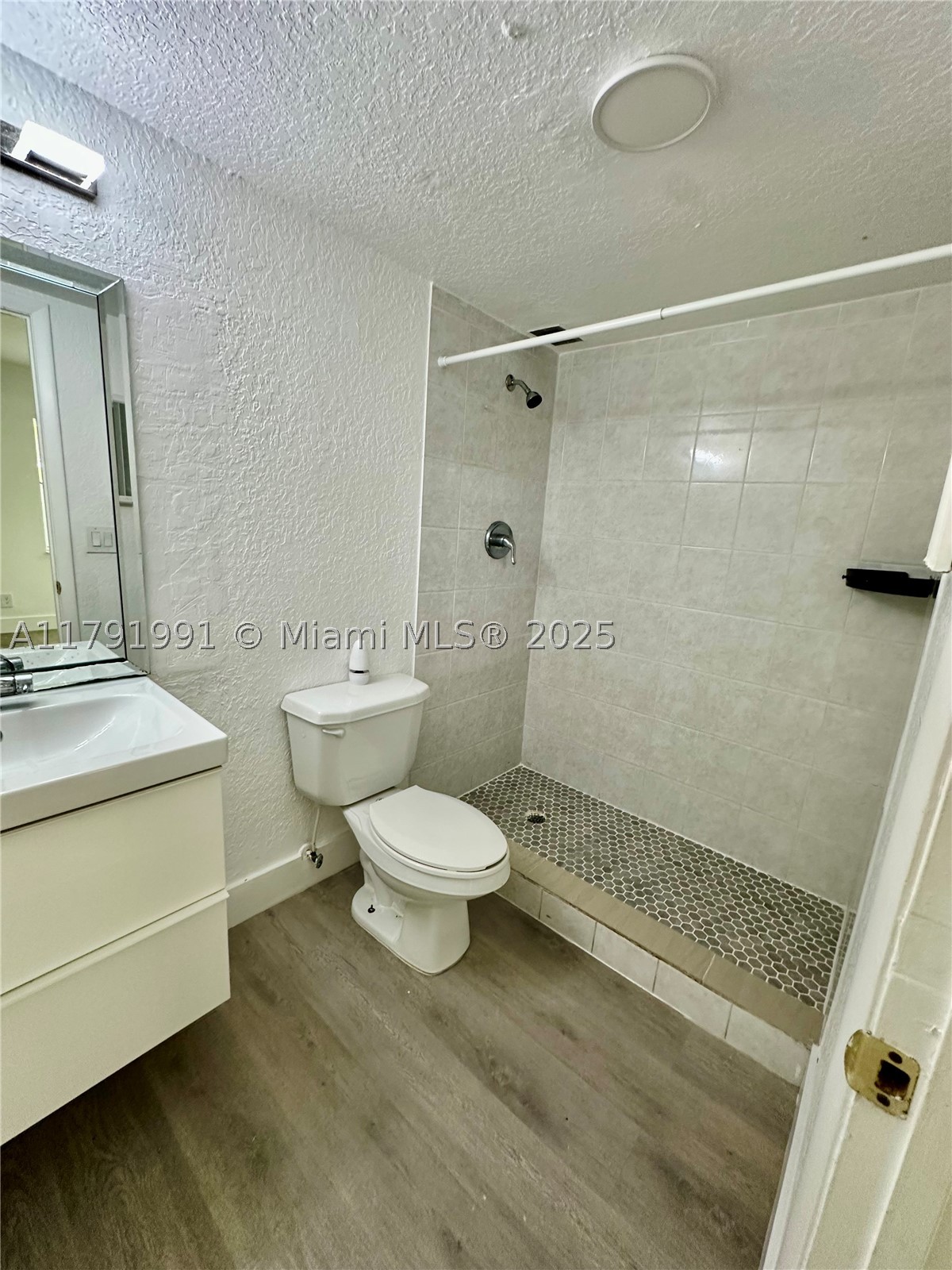 6201 N Falls Cir Dr 212 Property Photo 14