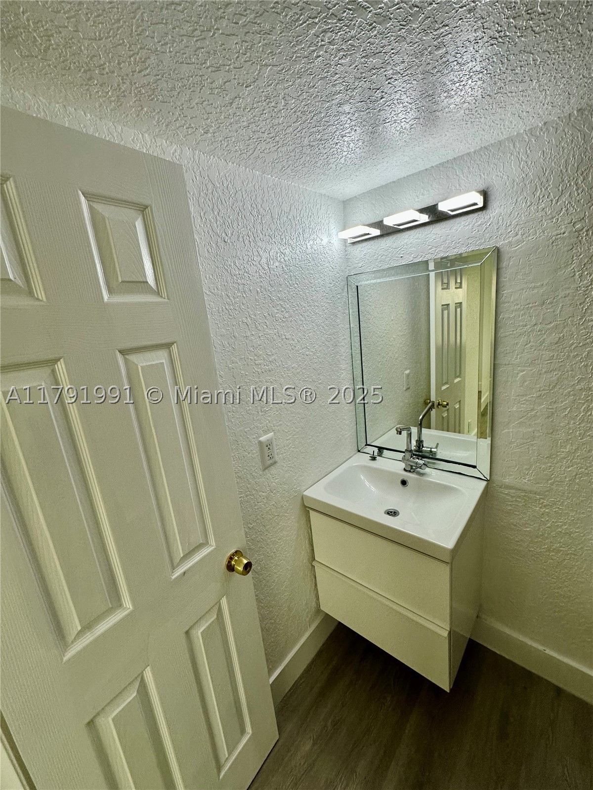 6201 N Falls Cir Dr 212 Property Photo 16