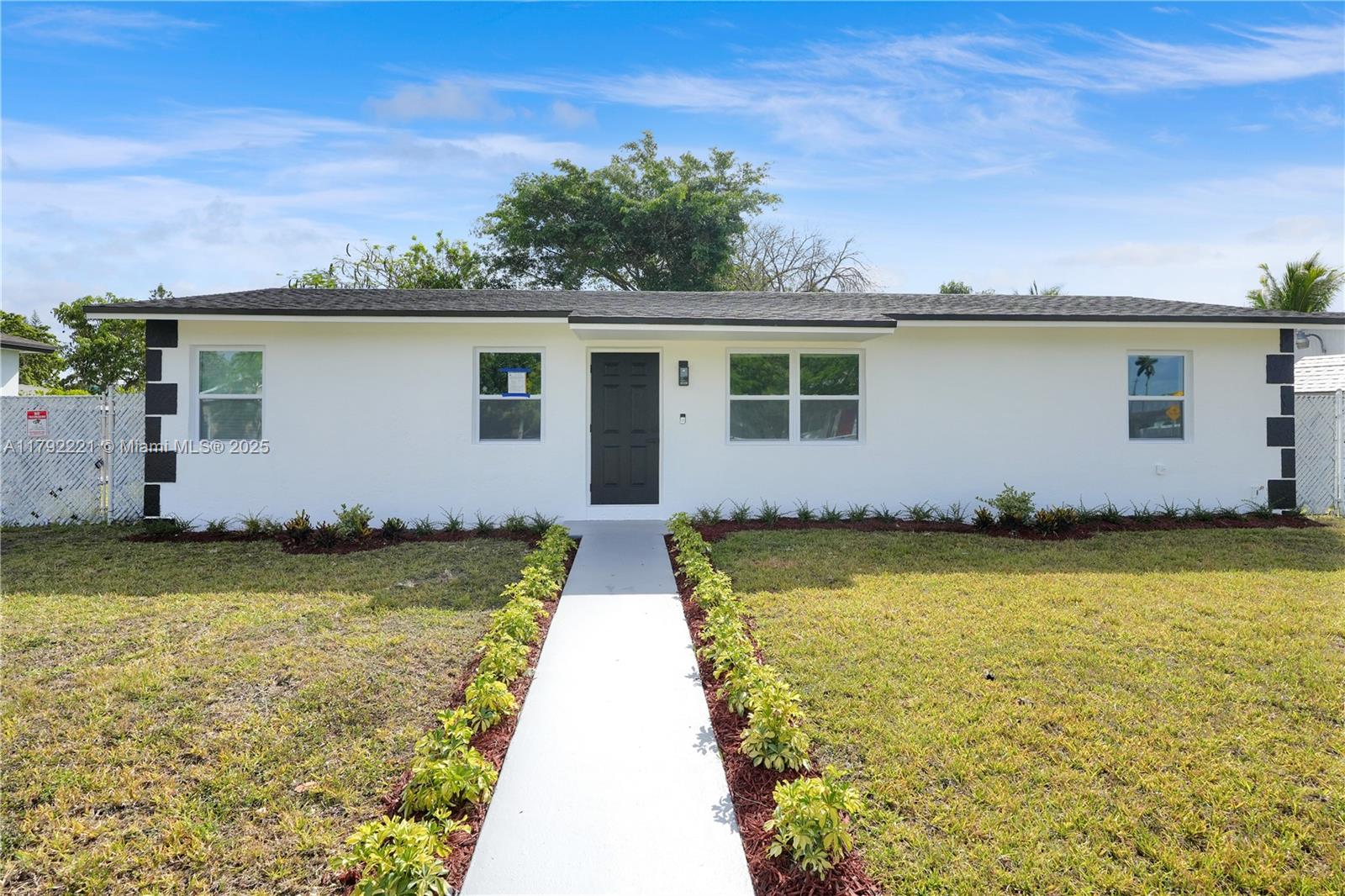 439 SW 17th Ter Property Photo 1