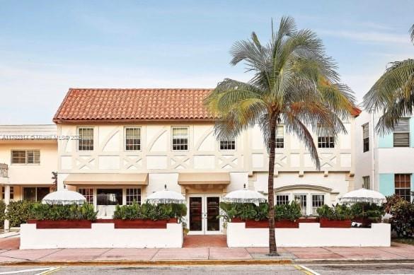 321 Collins Ave Property Photo