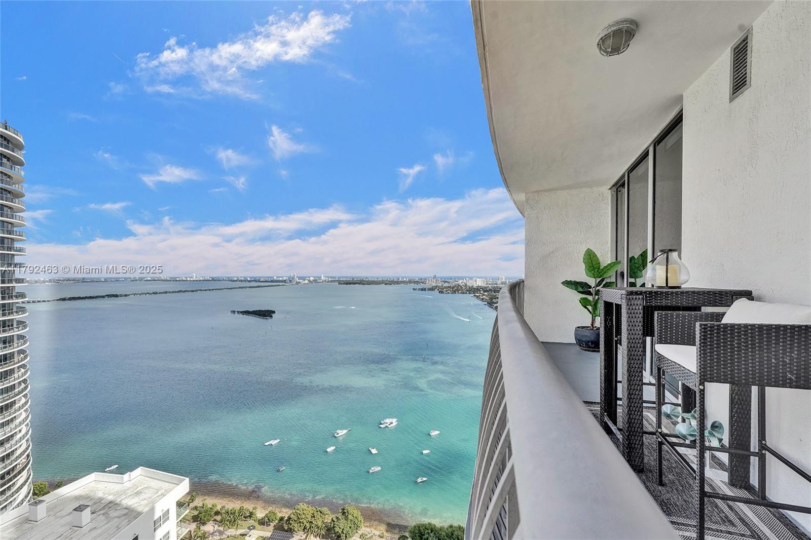 1750 N Bayshore Dr 4805 Property Photo 1