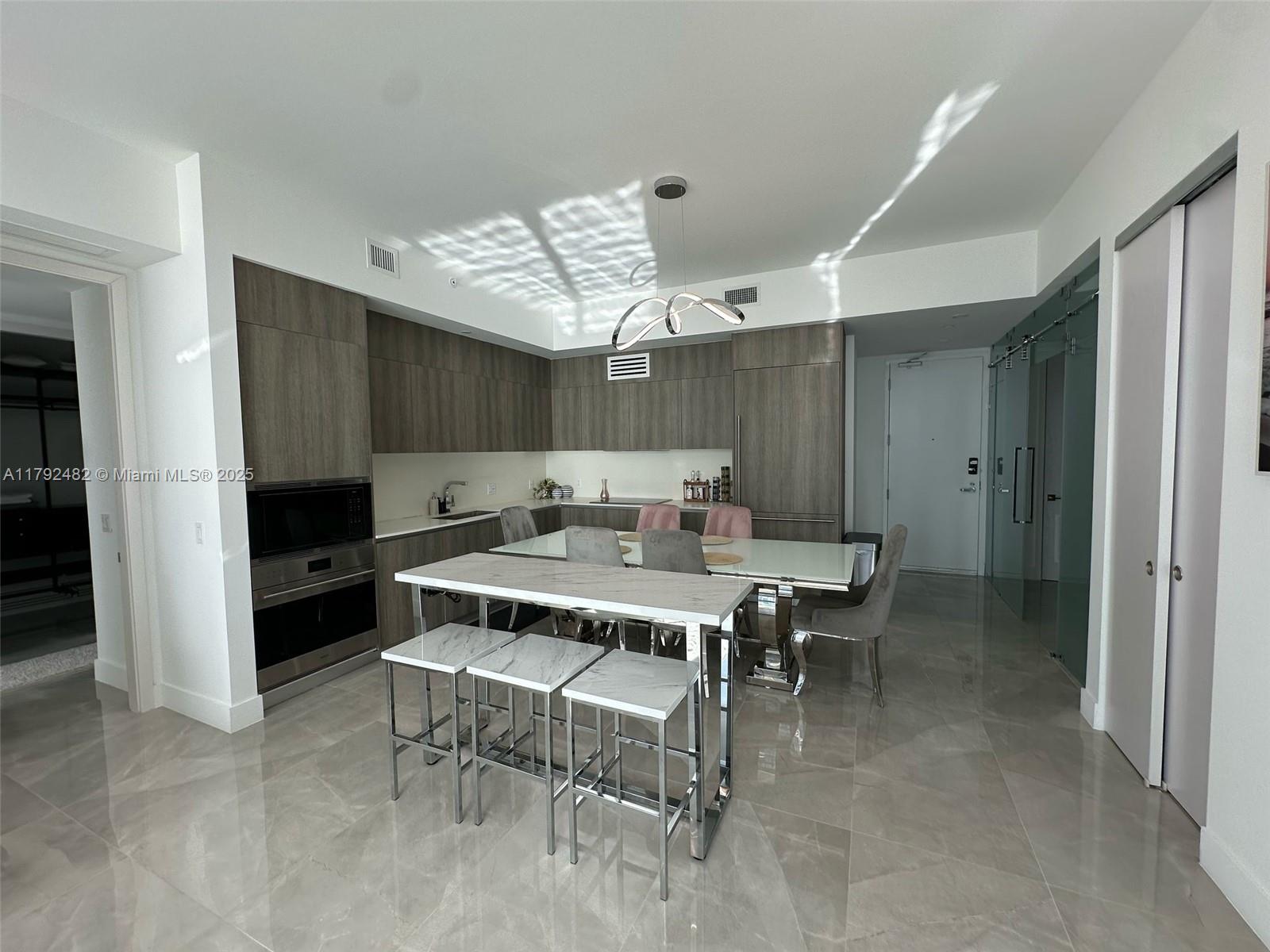 17550 Collins Ave 902 Property Photo 4
