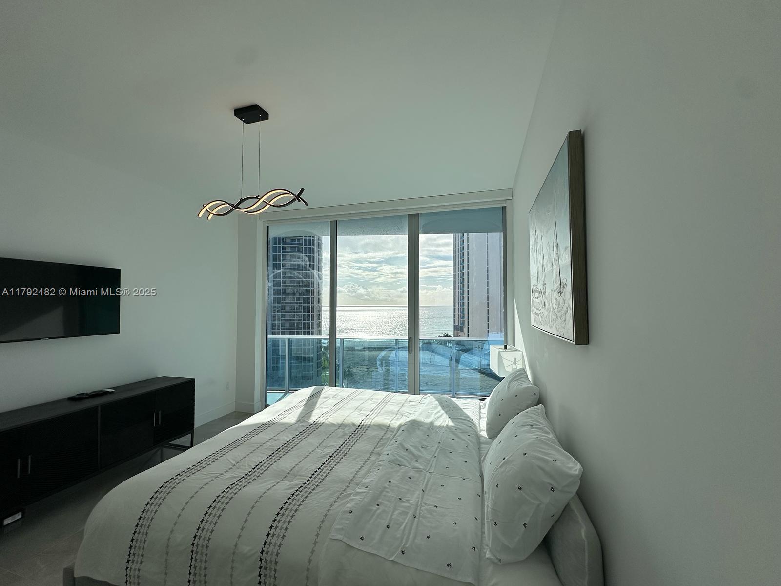 17550 Collins Ave 902 Property Photo 8