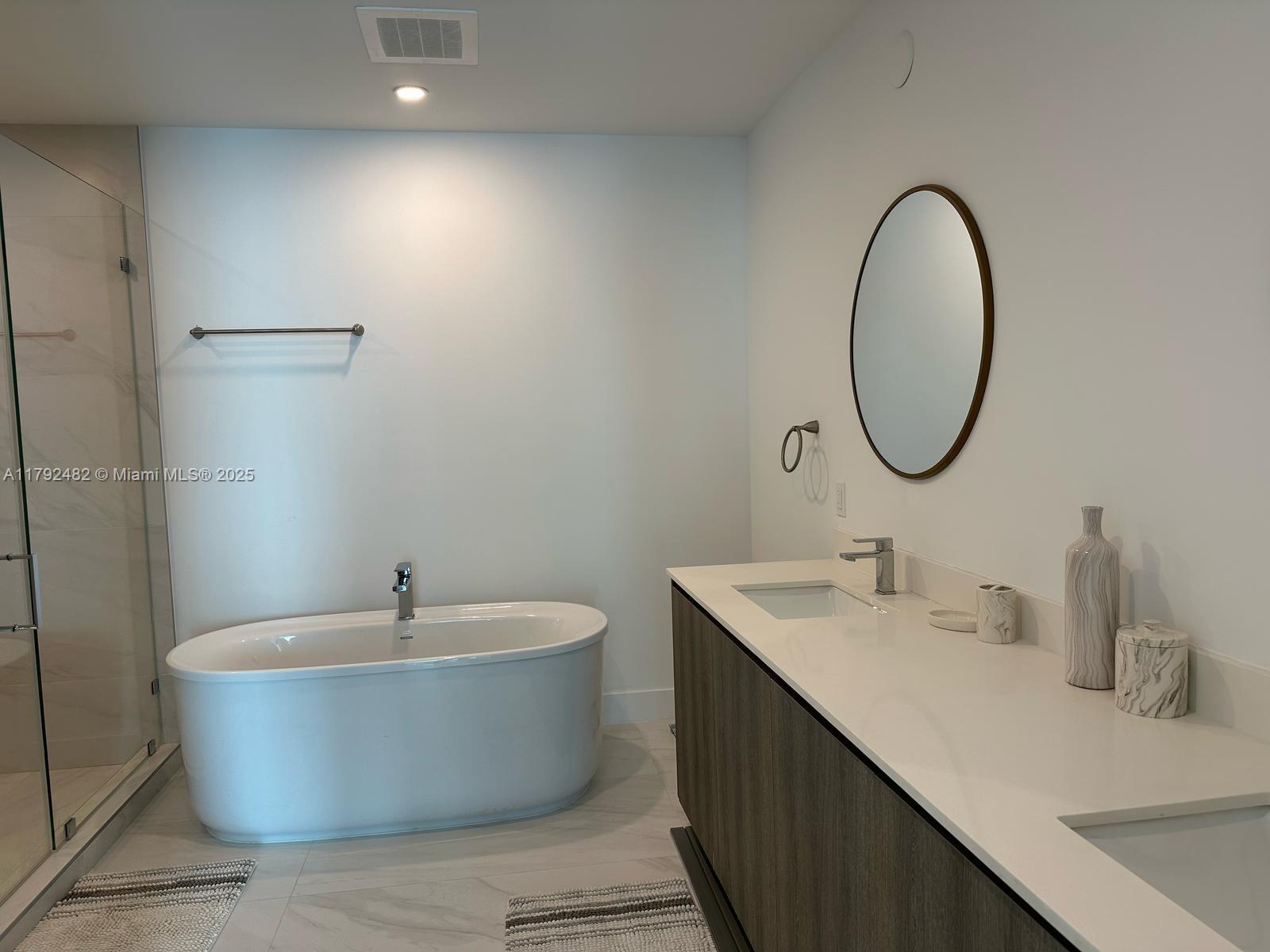 17550 Collins Ave 902 Property Photo 12