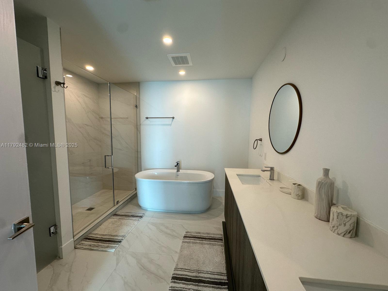 17550 Collins Ave 902 Property Photo 15